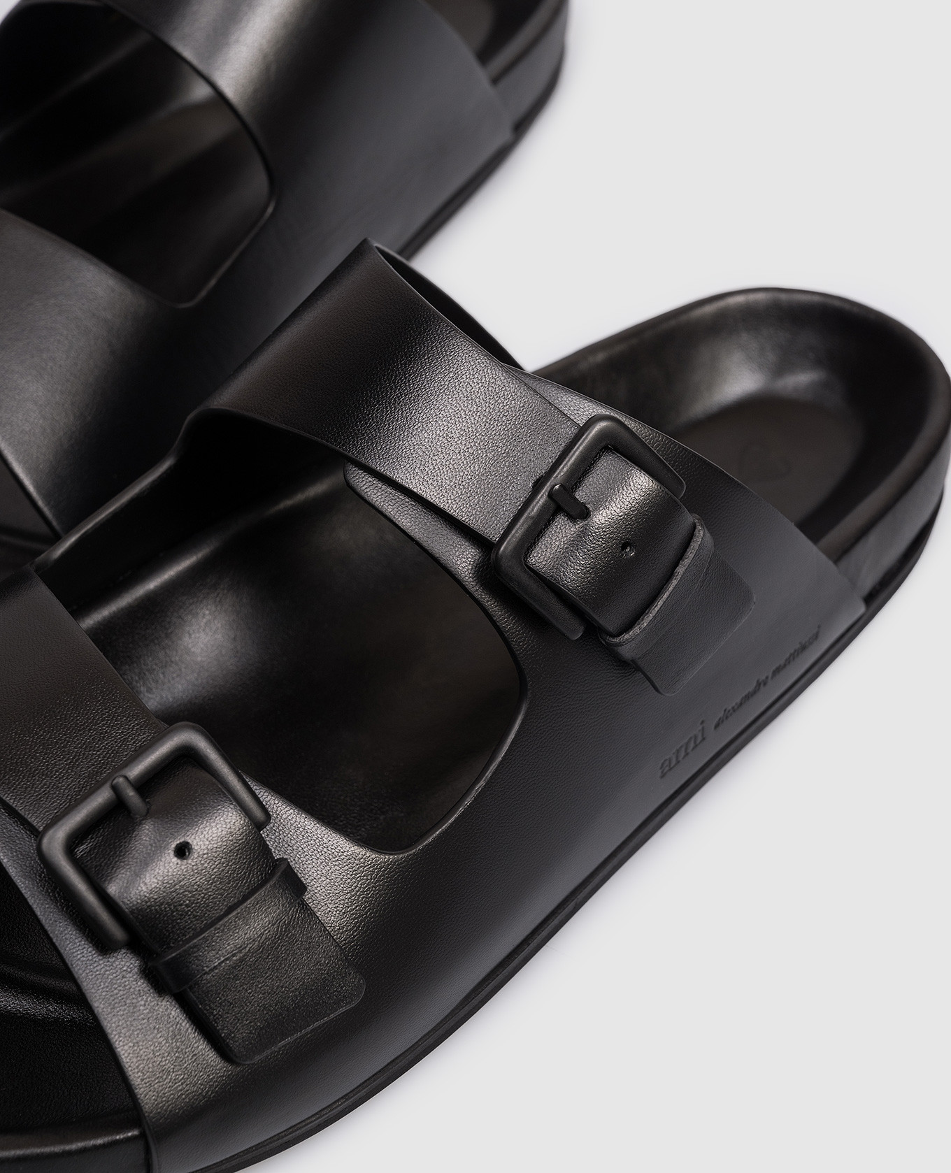 Black leather flip-flops Ami Paris
Black leather flip-flops Ami Paris