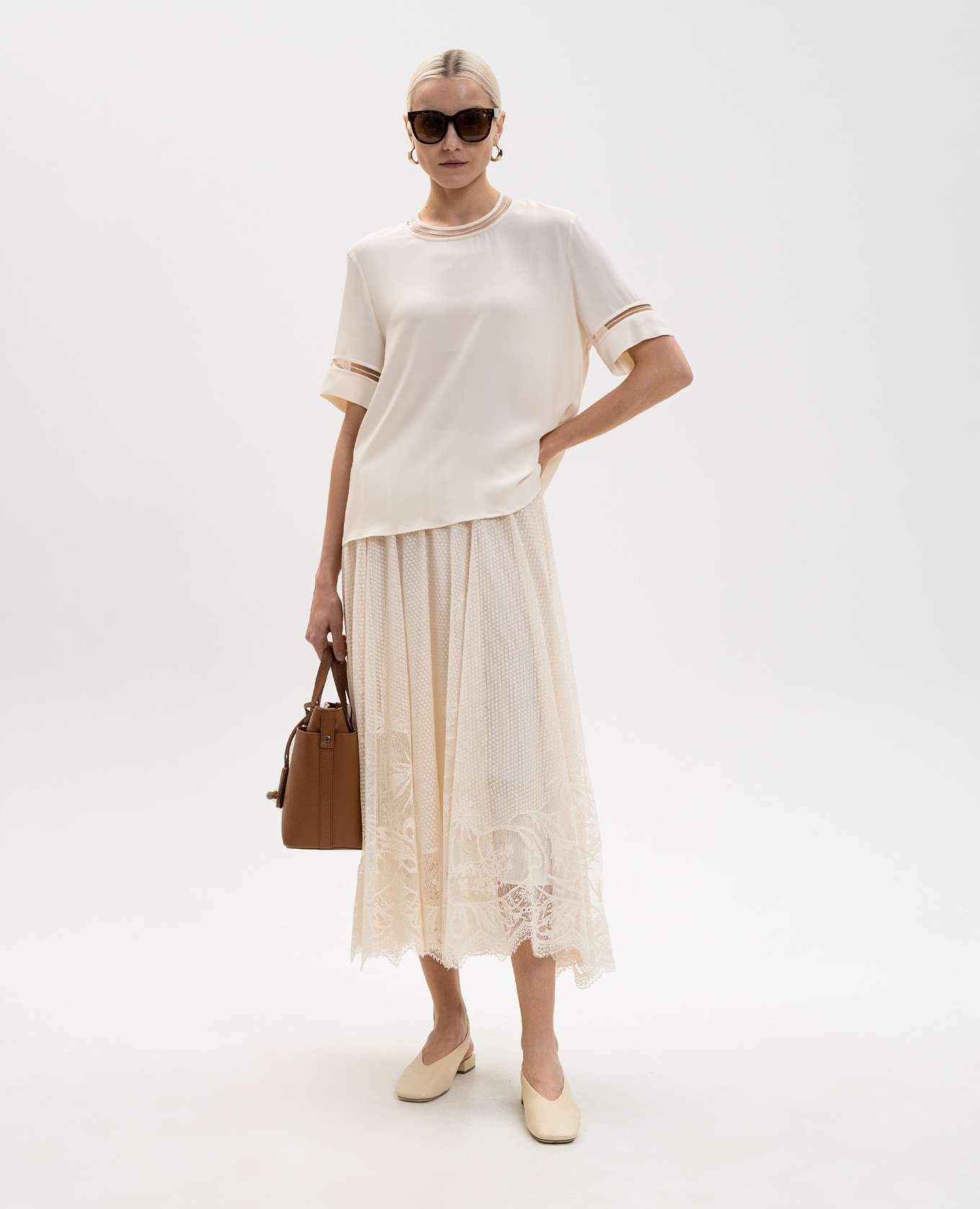 Ivory silk blouse with monil chain Fabiana Filippi, Beige
Ivory silk blouse with monil chain Fabiana Filippi, Beige