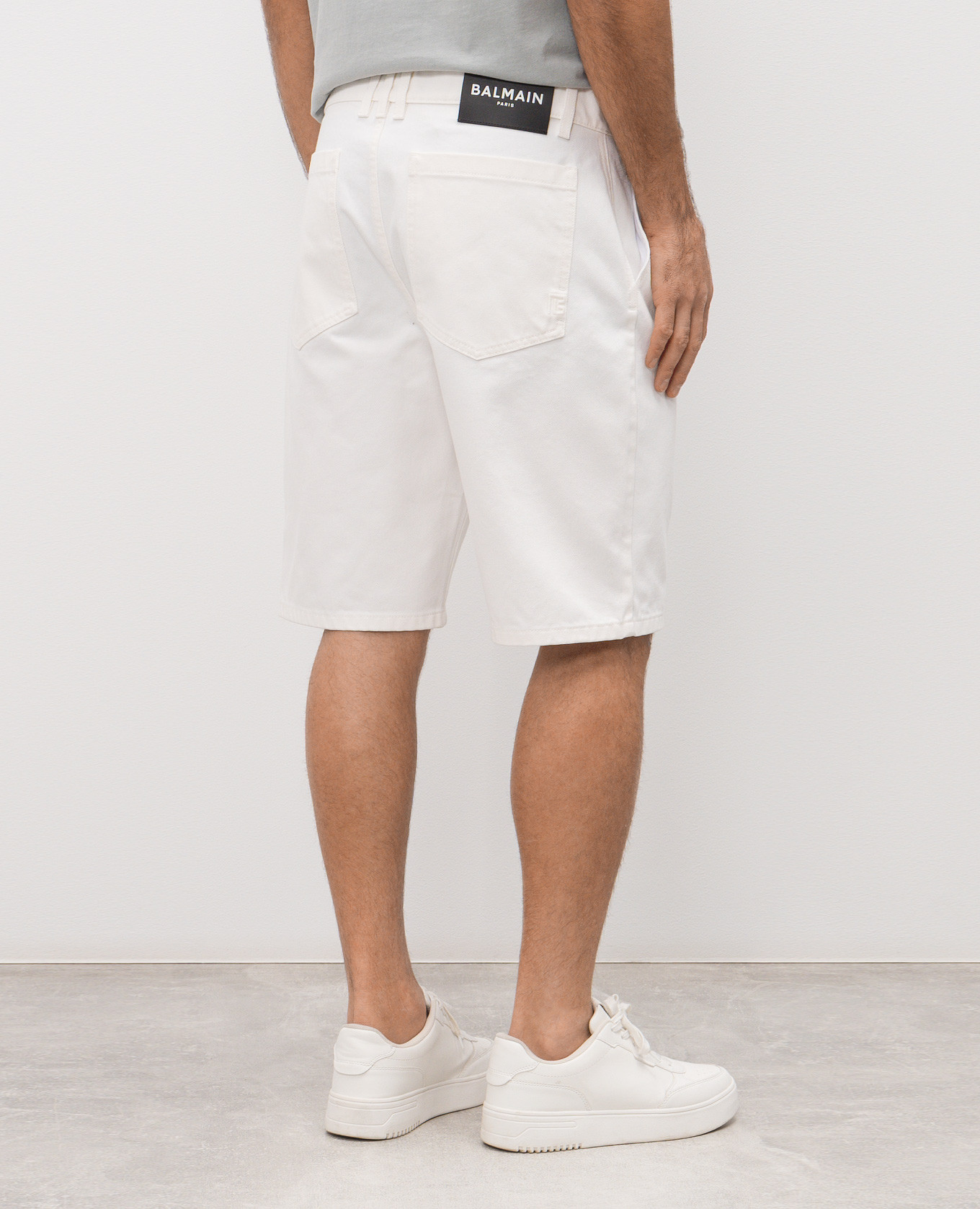 

White denim shorts with logo patch Balmain