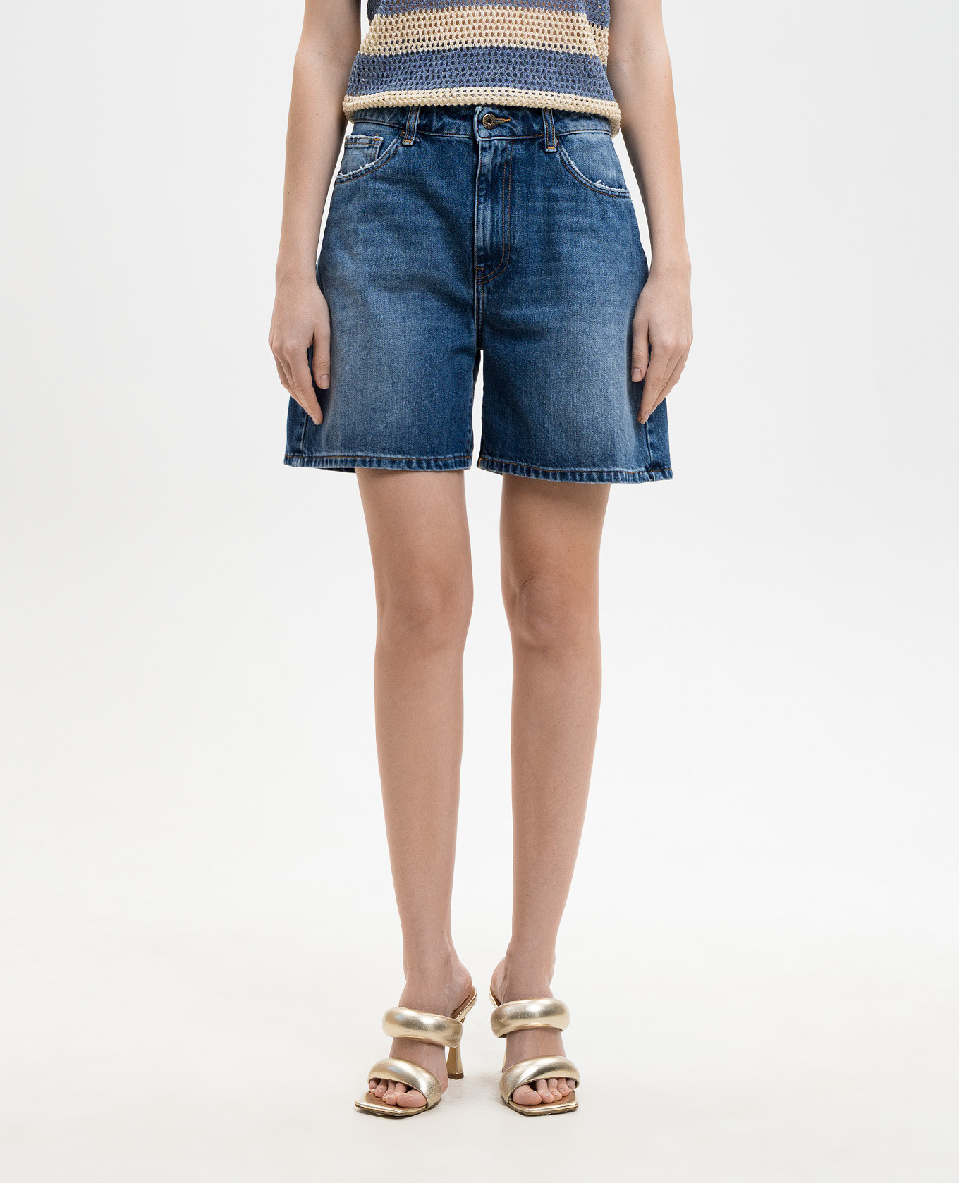 

Blue denim shorts with a distressed effect Solotre