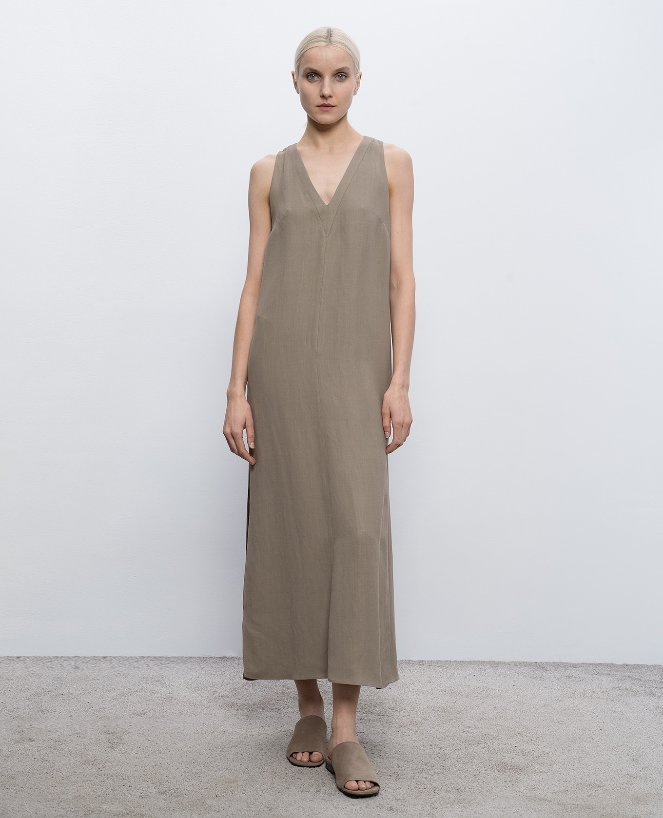 

Brown dress with linen Brunello Cucinelli