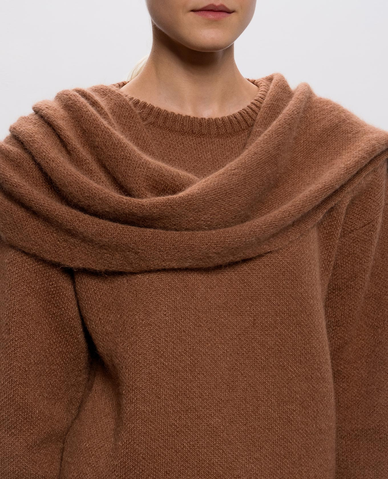 Brown wool sweater with scarf Rowen Rose 5