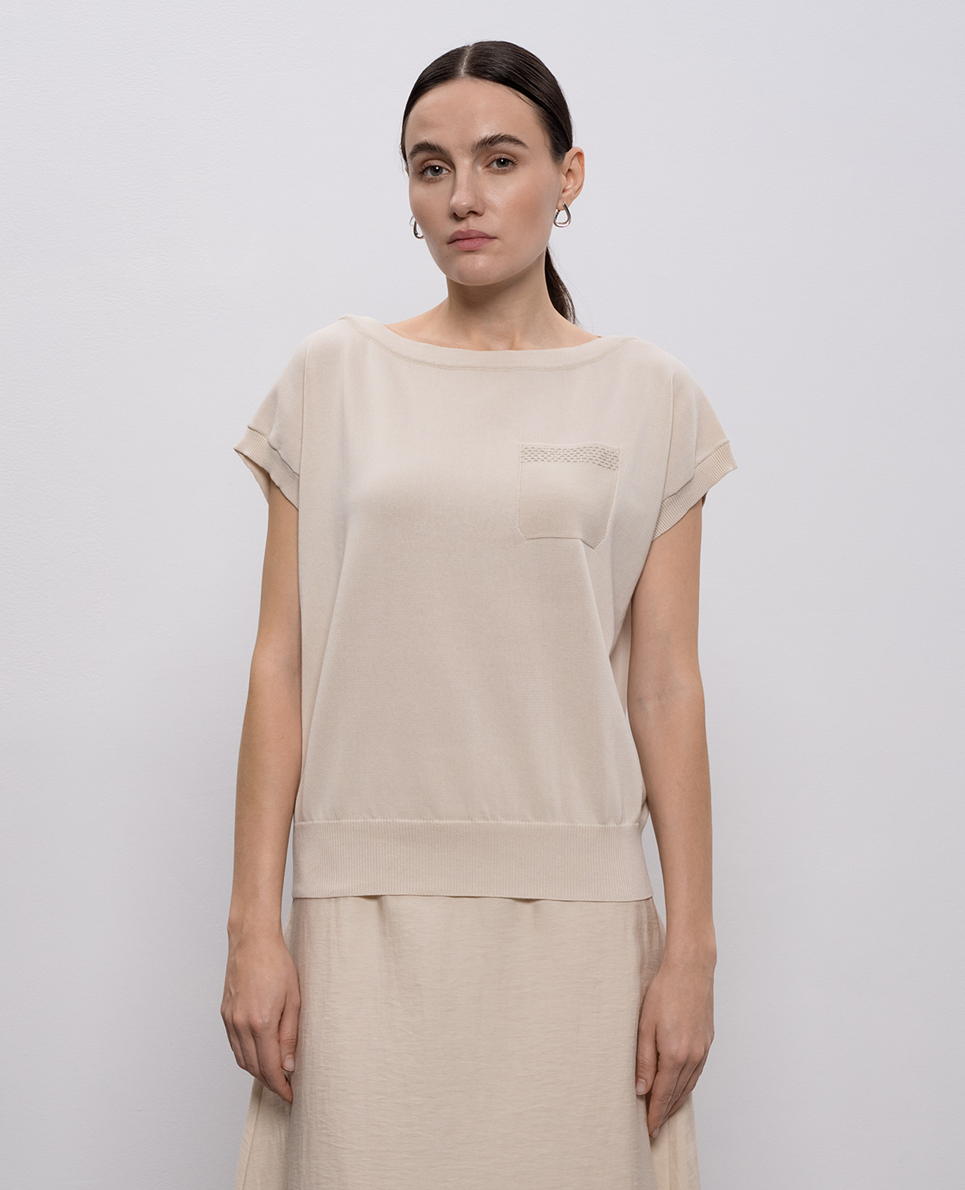 

Beige top with monil chain Peserico