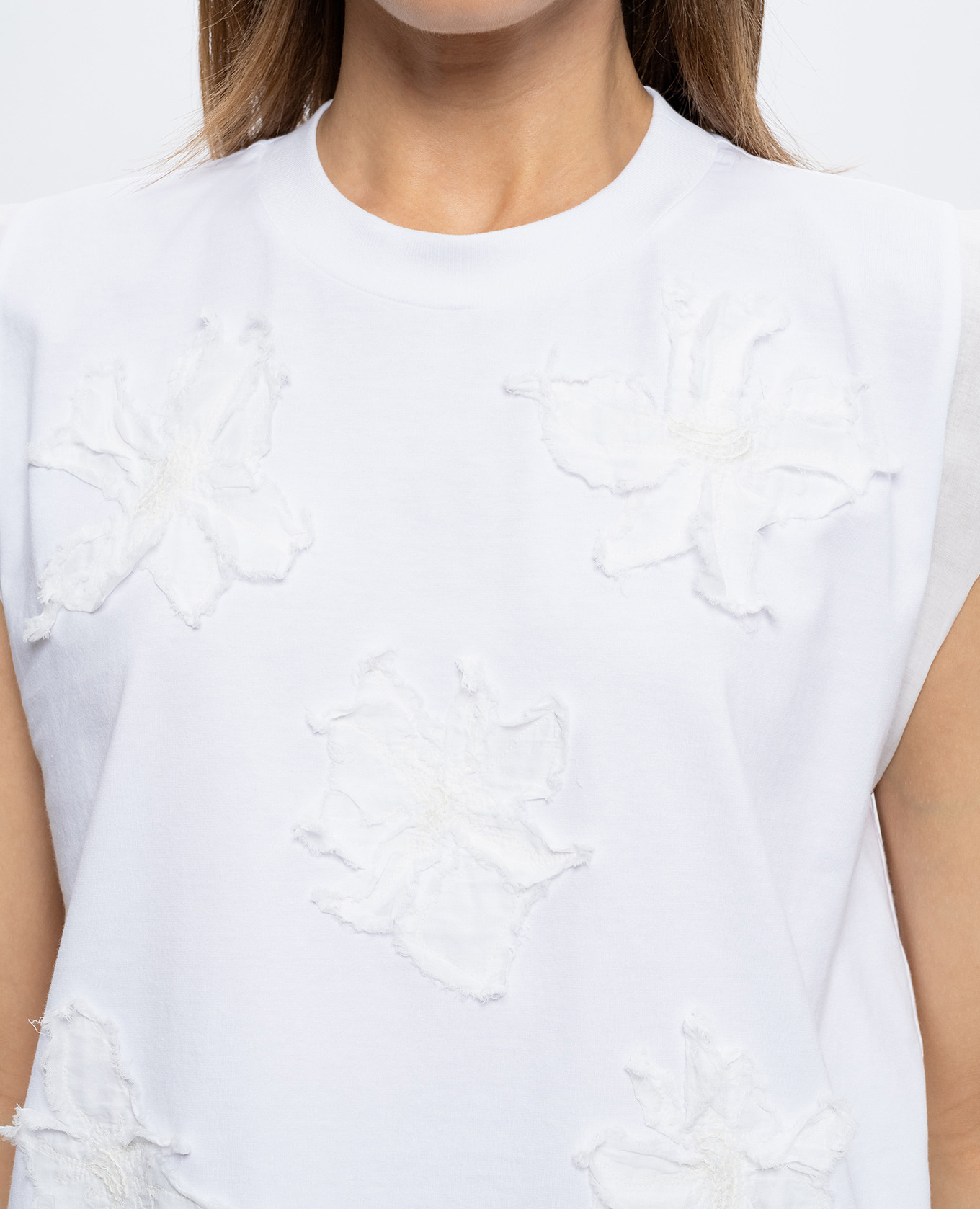 

White top with applique Peserico