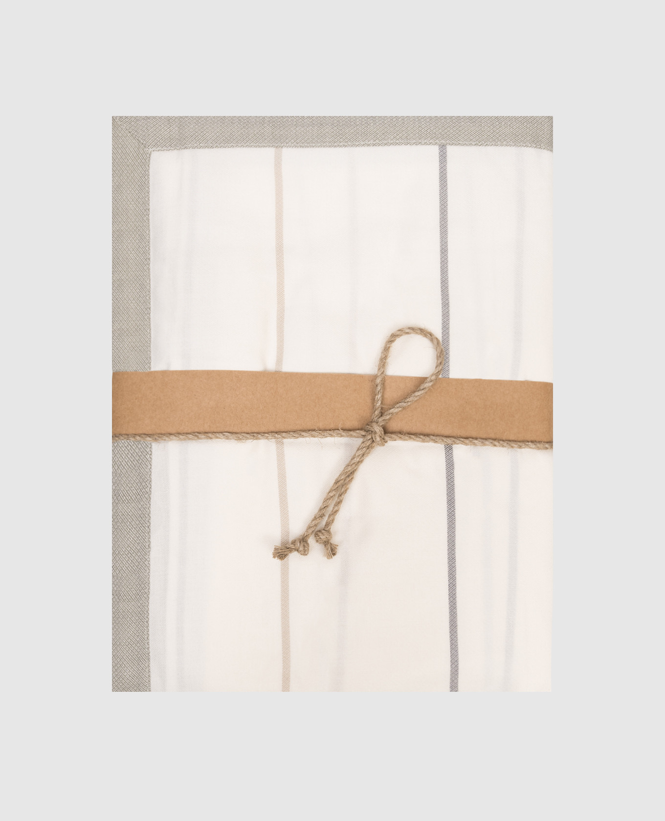 

OUTFIT white striped tablecloth Fazzini