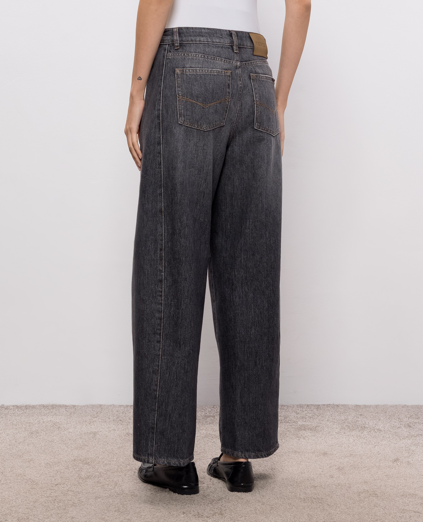 Gray jeans with a worn effect Peserico 4