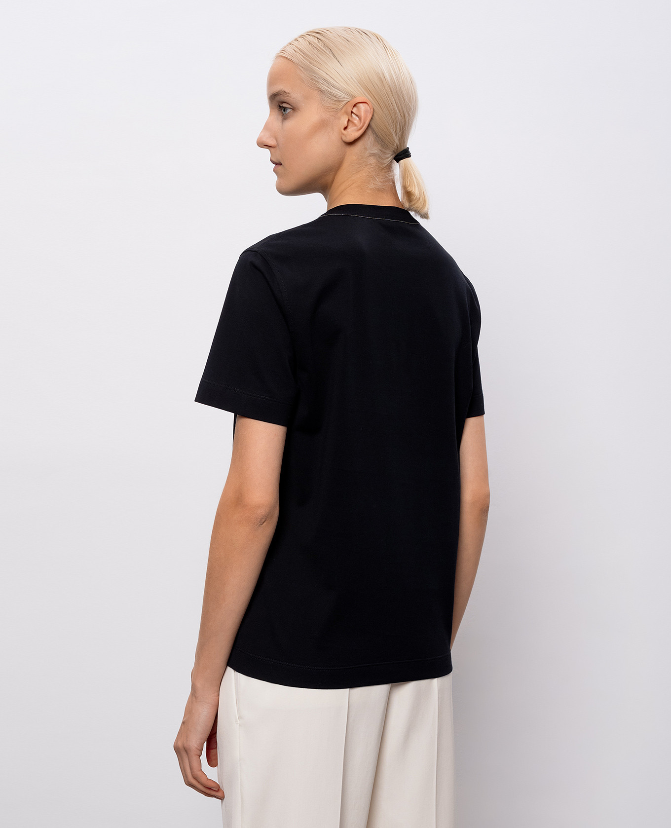 

Black T-shirt with monil chain Brunello Cucinelli
