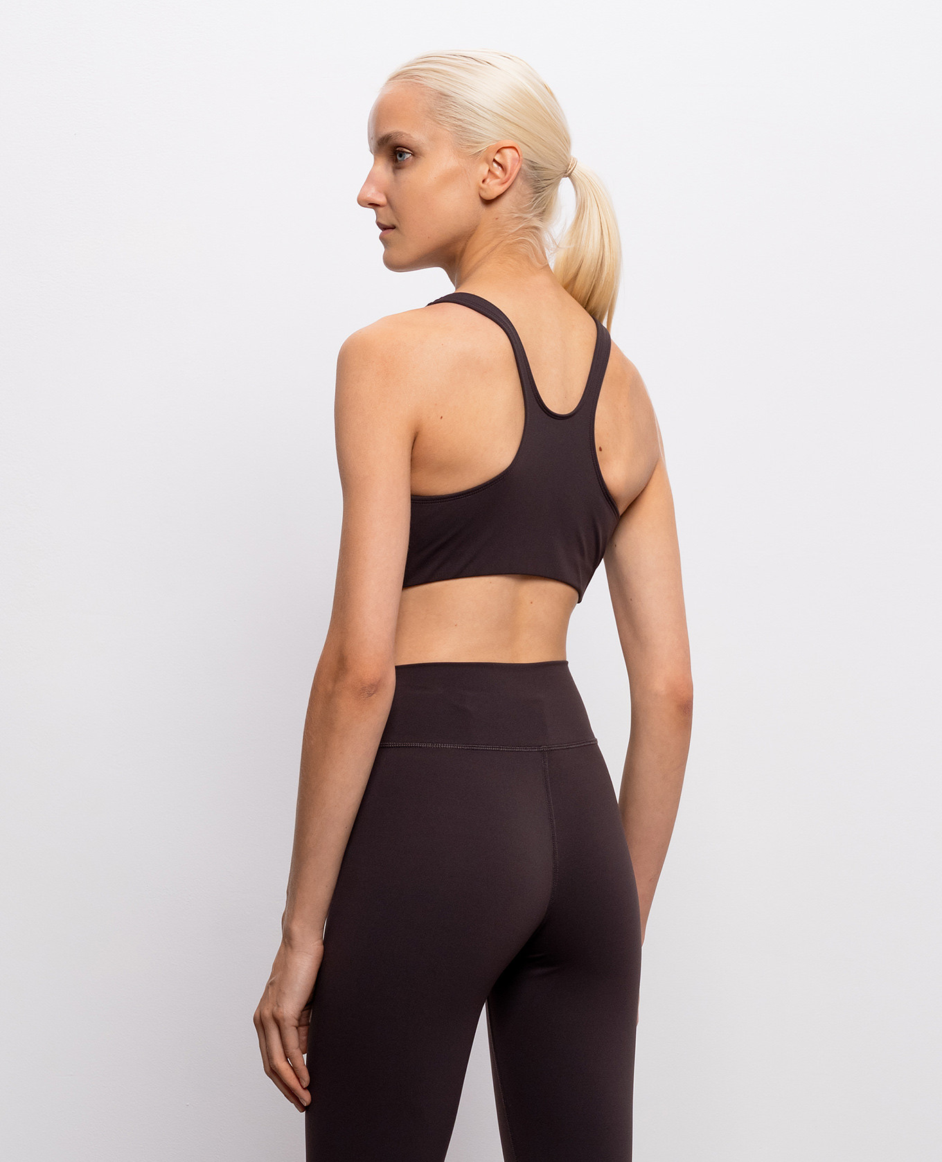 

Brown Serif sports top Sporty & Rich