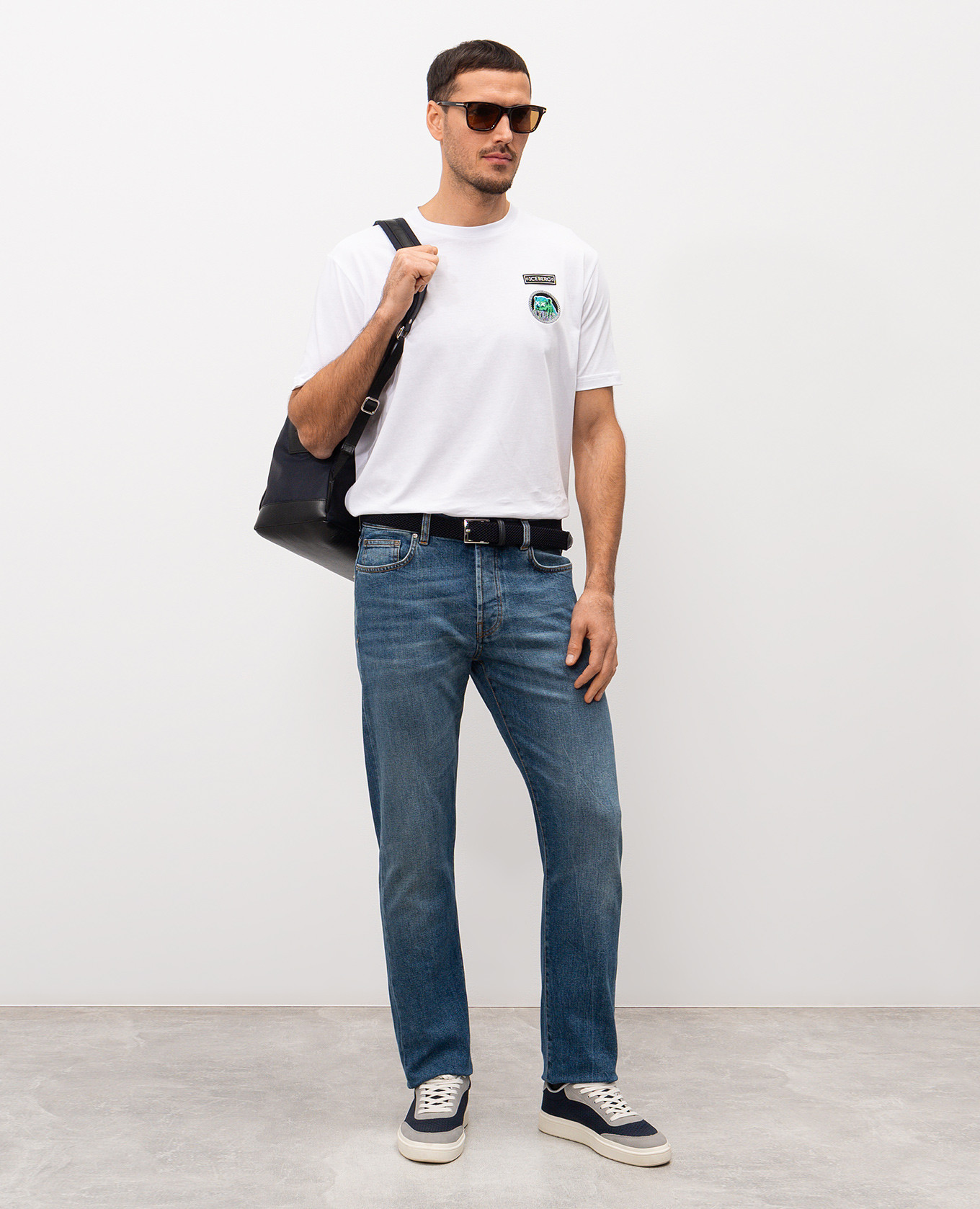 

White T-shirt with logo patch Iceberg
