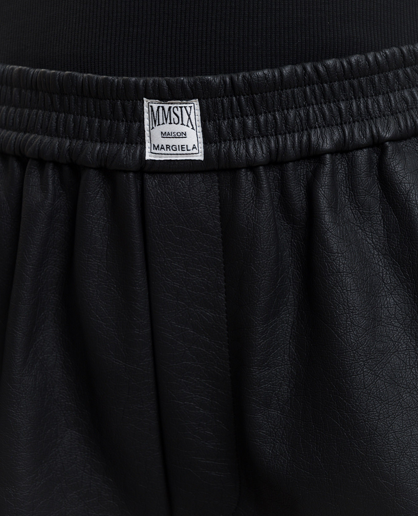 

Black shorts with logo patch Maison Margiela MM6