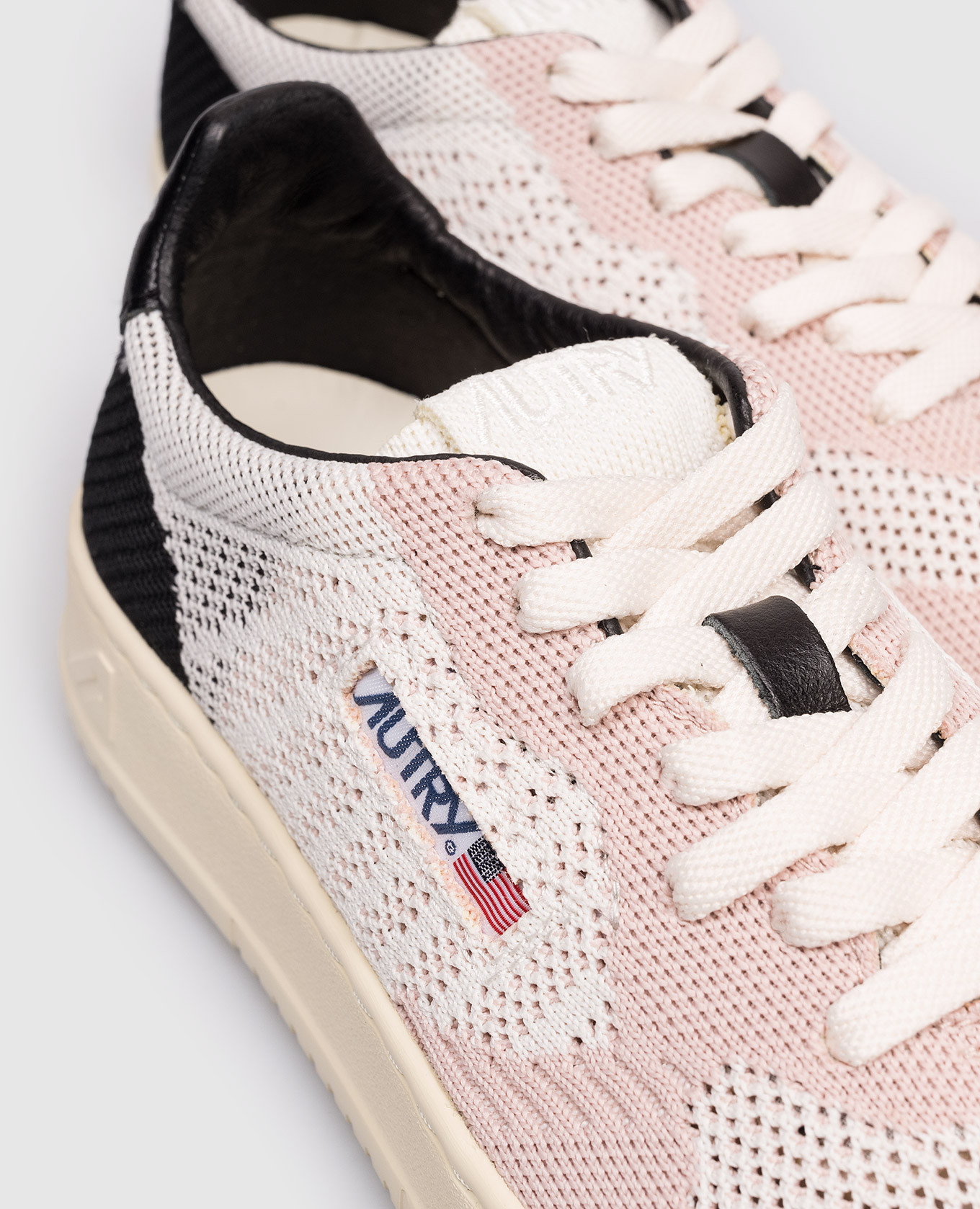 

Pink Medalist Easeknit Sneakers AUTRY