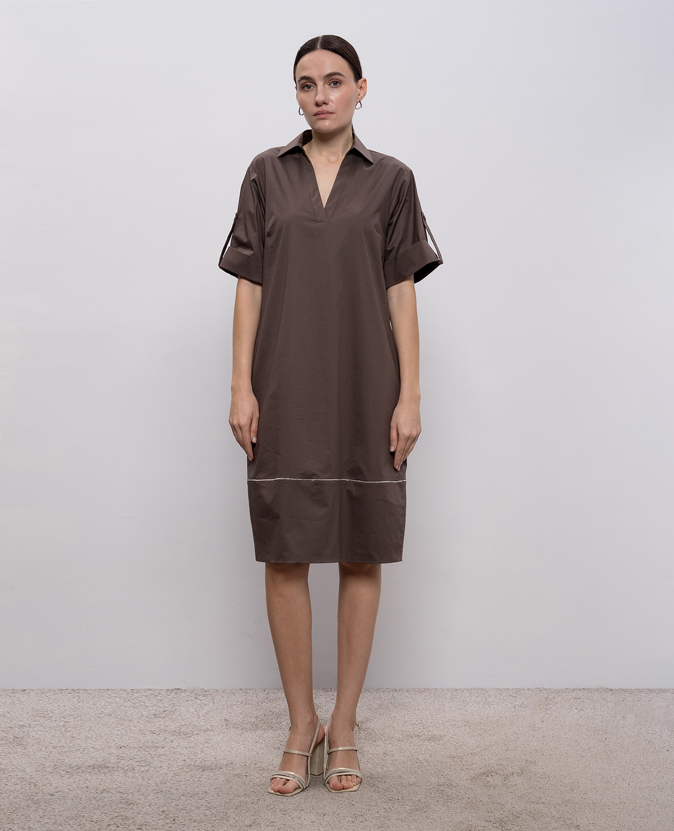 

Brown dress with monil chain Peserico