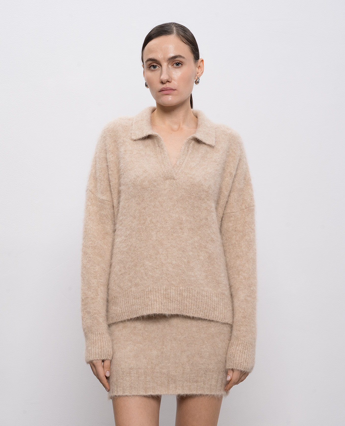 

Beige alpaca wool sweater with polo collar Demiur