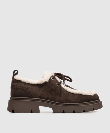 Mocabee bruine suède desert boots met bontafwerking