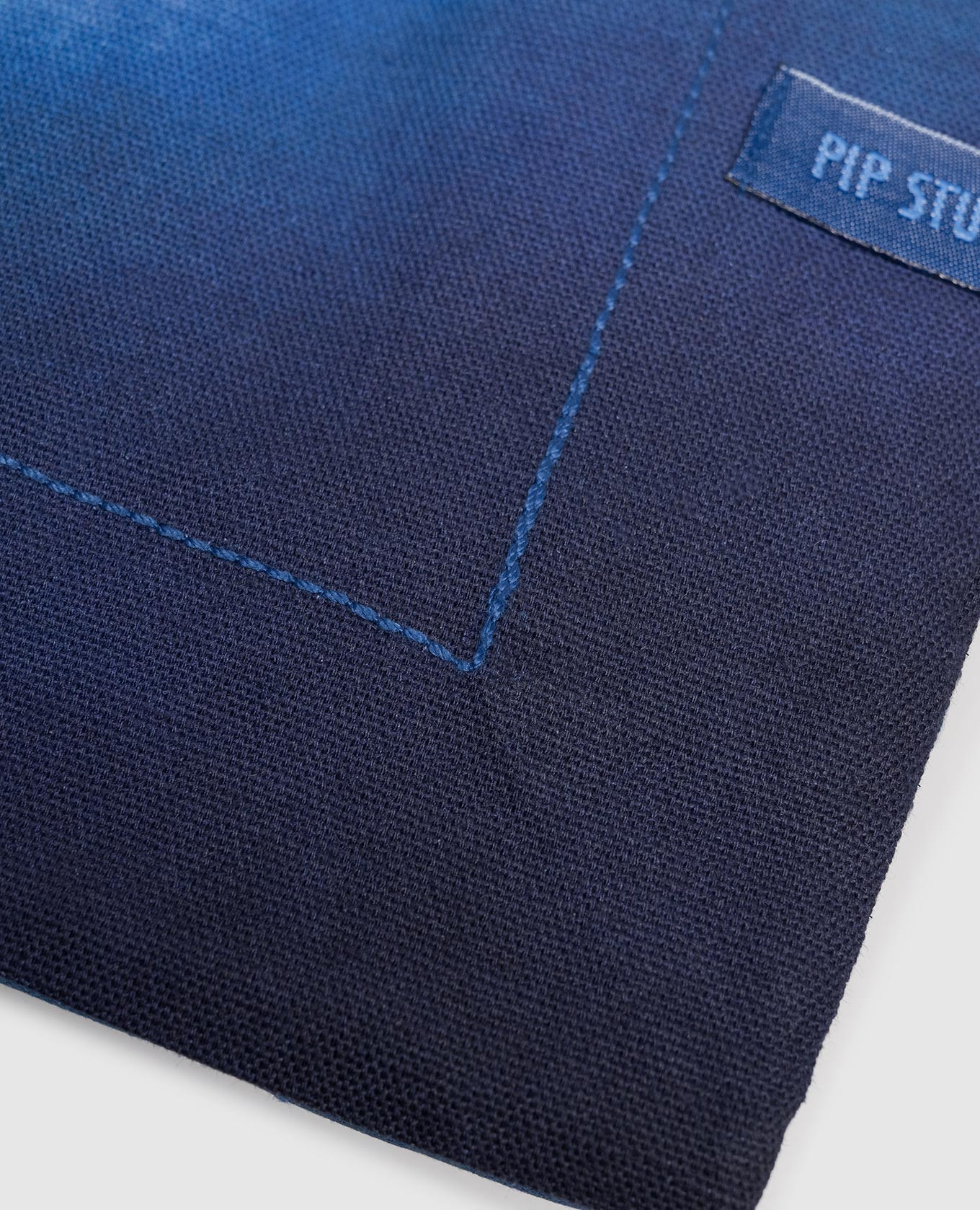 

Pip & The Blue Bird White Tablecloth with Logo Pip Studio