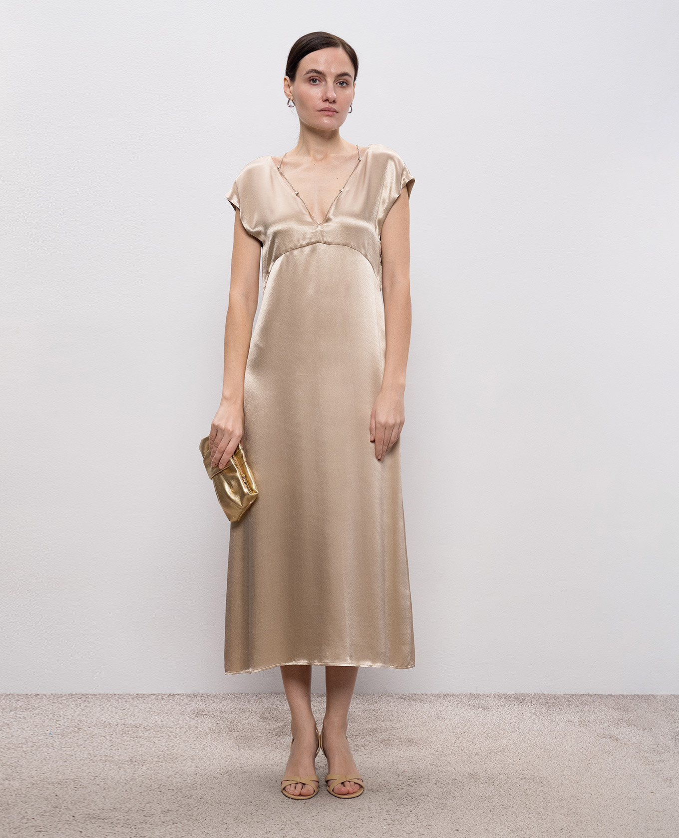

Beige midi dress with chain Peserico