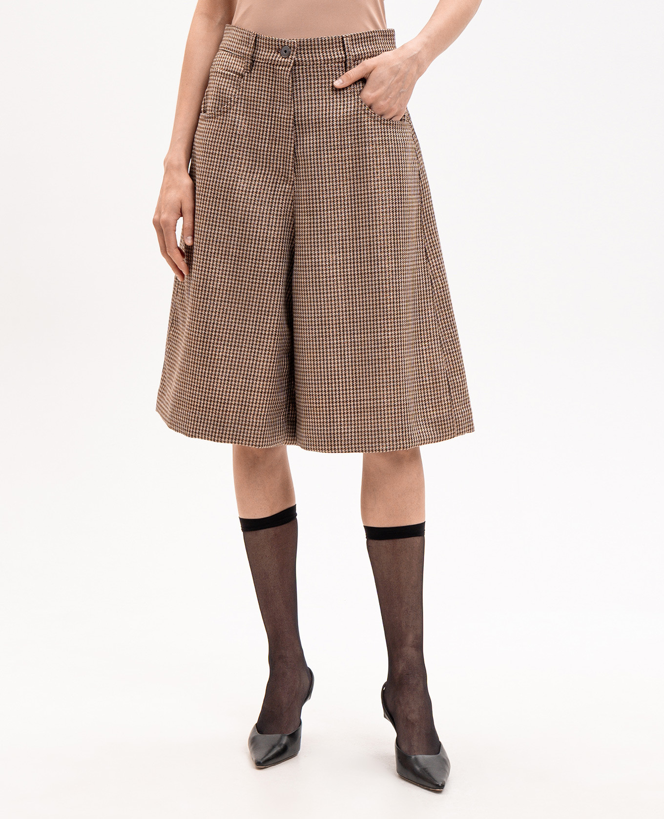 

Beige patterned wool Bermuda shorts Brunello Cucinelli