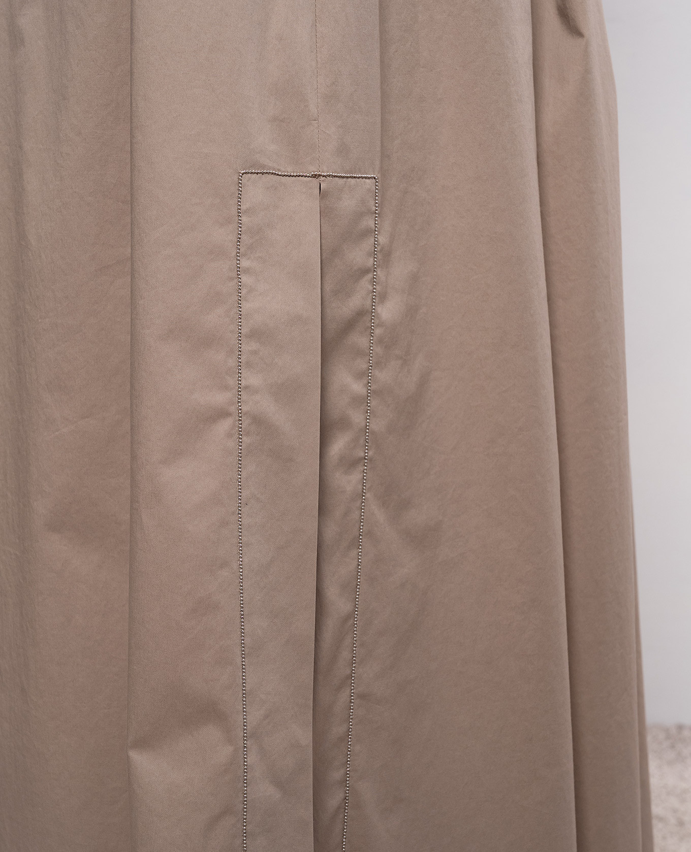 

Beige maxi skirt with slits Peserico