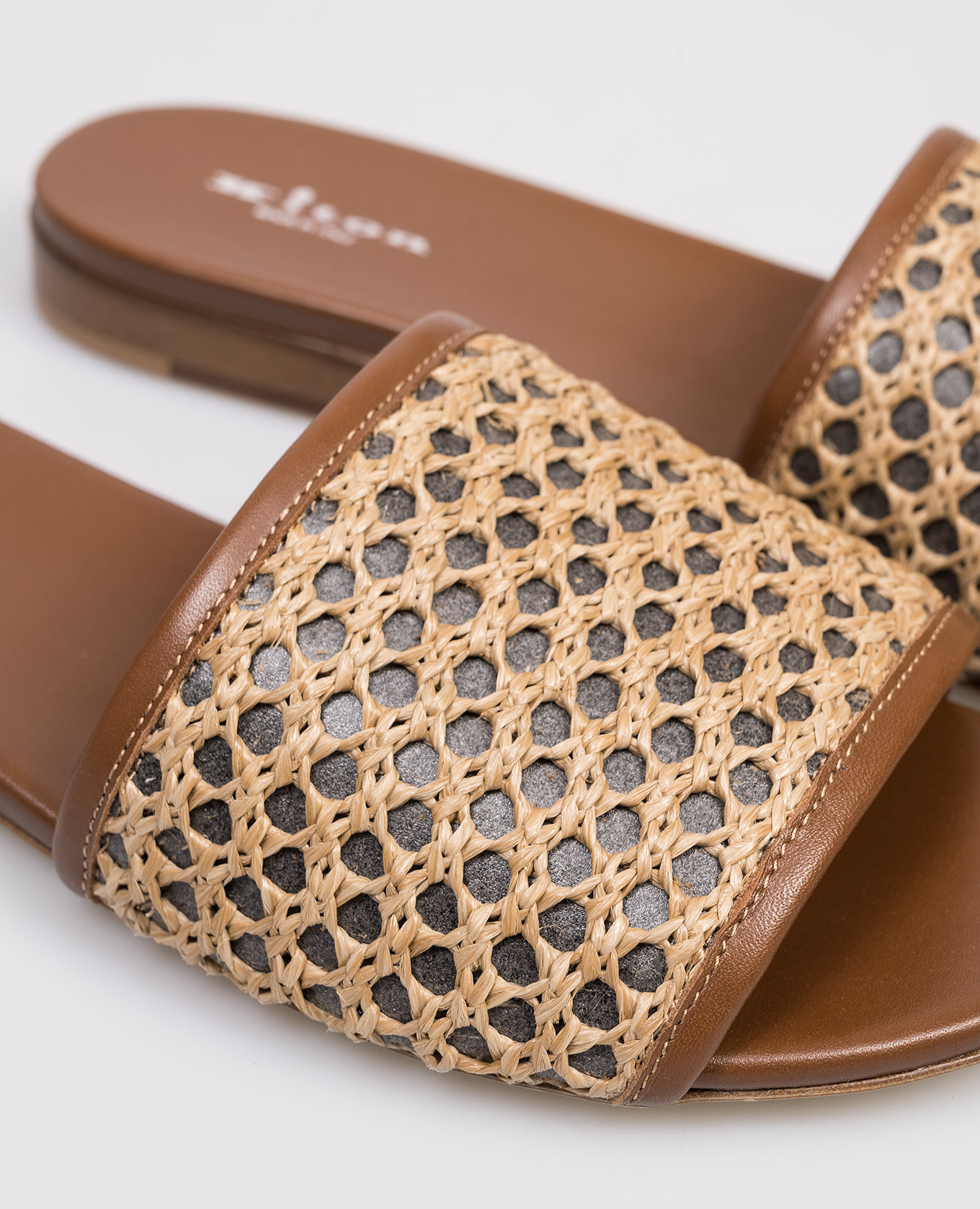 Brown flip-flops with weaving Kiton 5