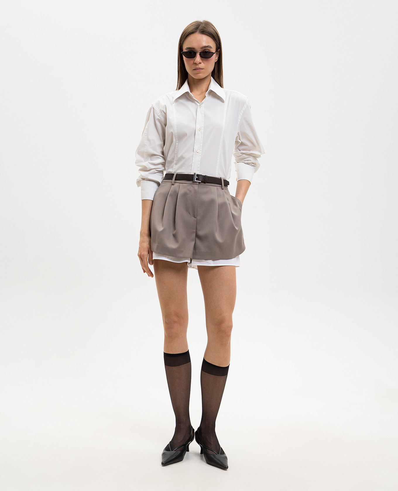 

Beige shorts with wool Juun.j