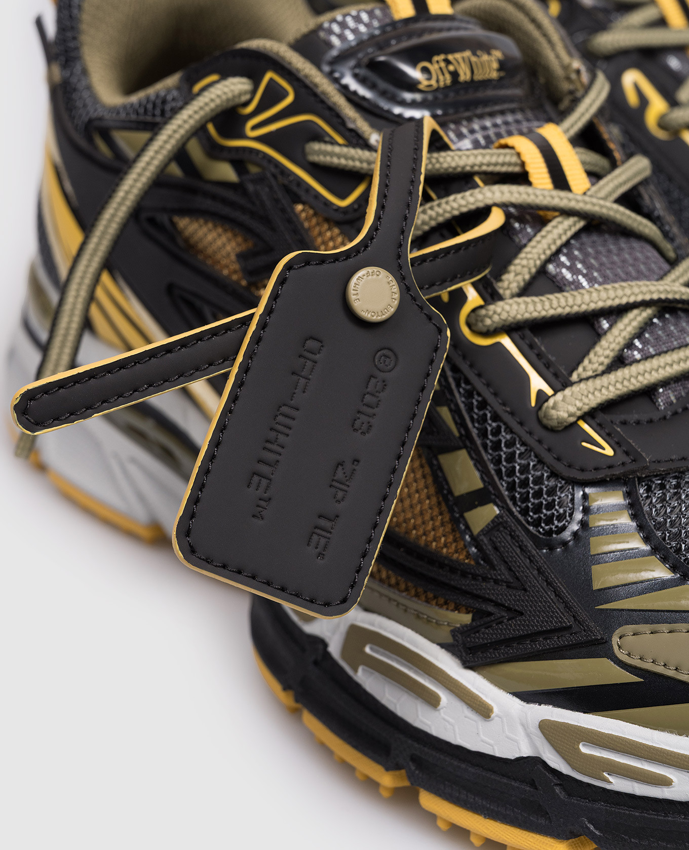 

Yellow Be Right Back sneakers Off-White