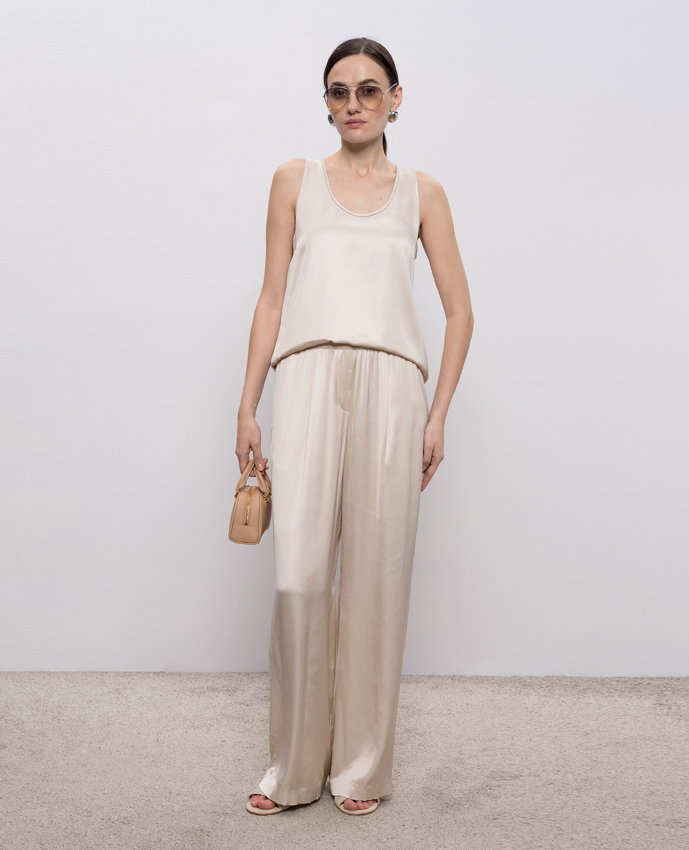 

Beige top with monil chain Peserico