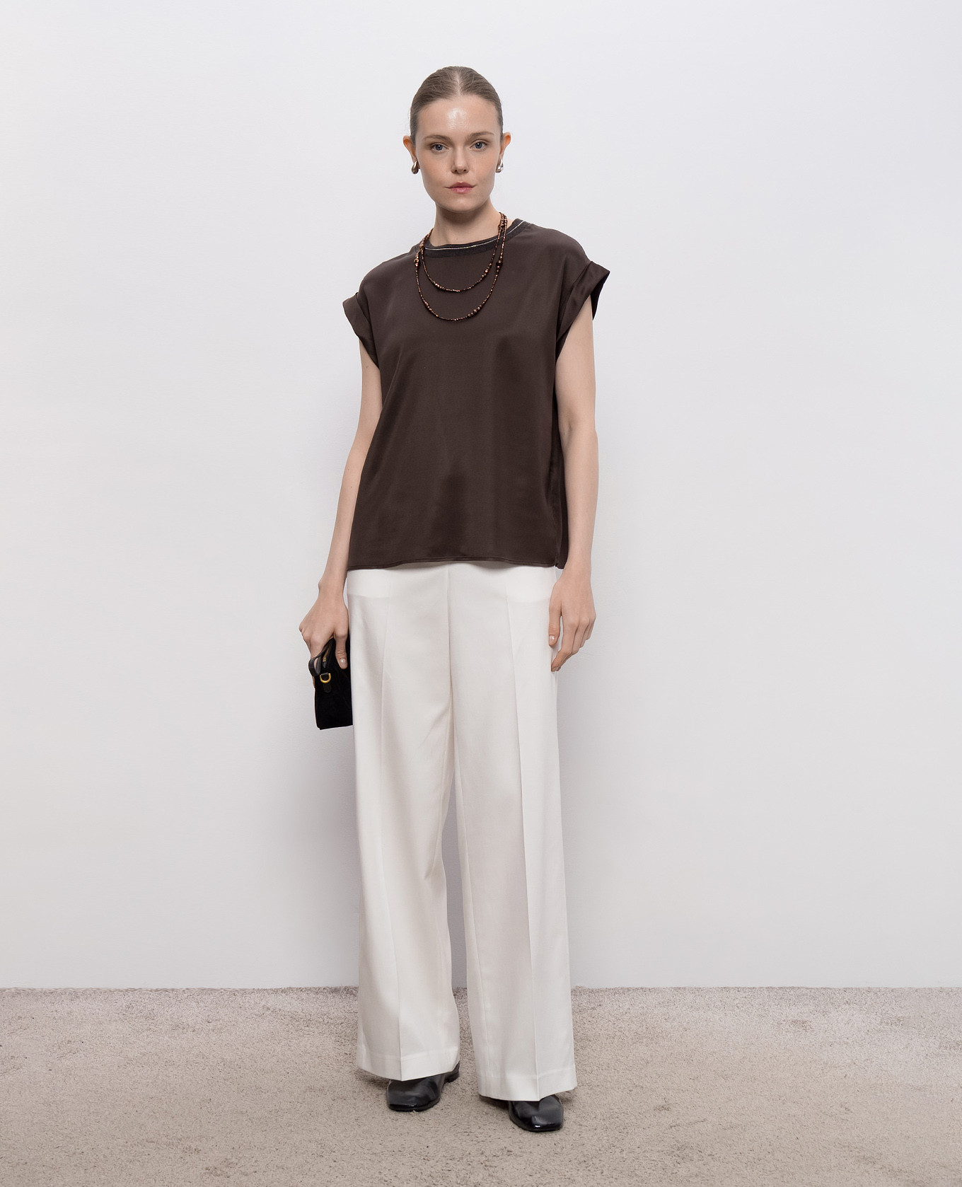

Brown blouse with monil chain Peserico