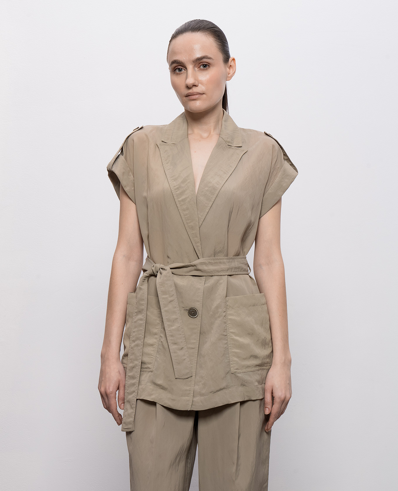 

Beige vest with monil chain Peserico