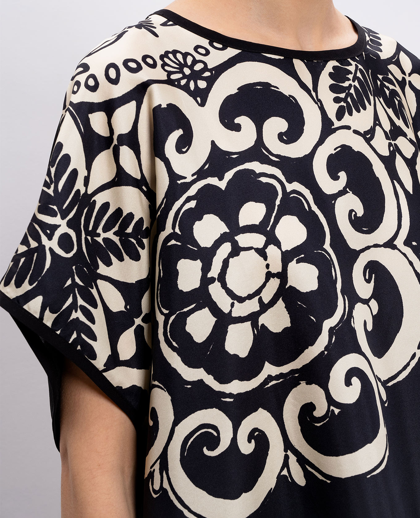 

Black printed silk top Maurizio