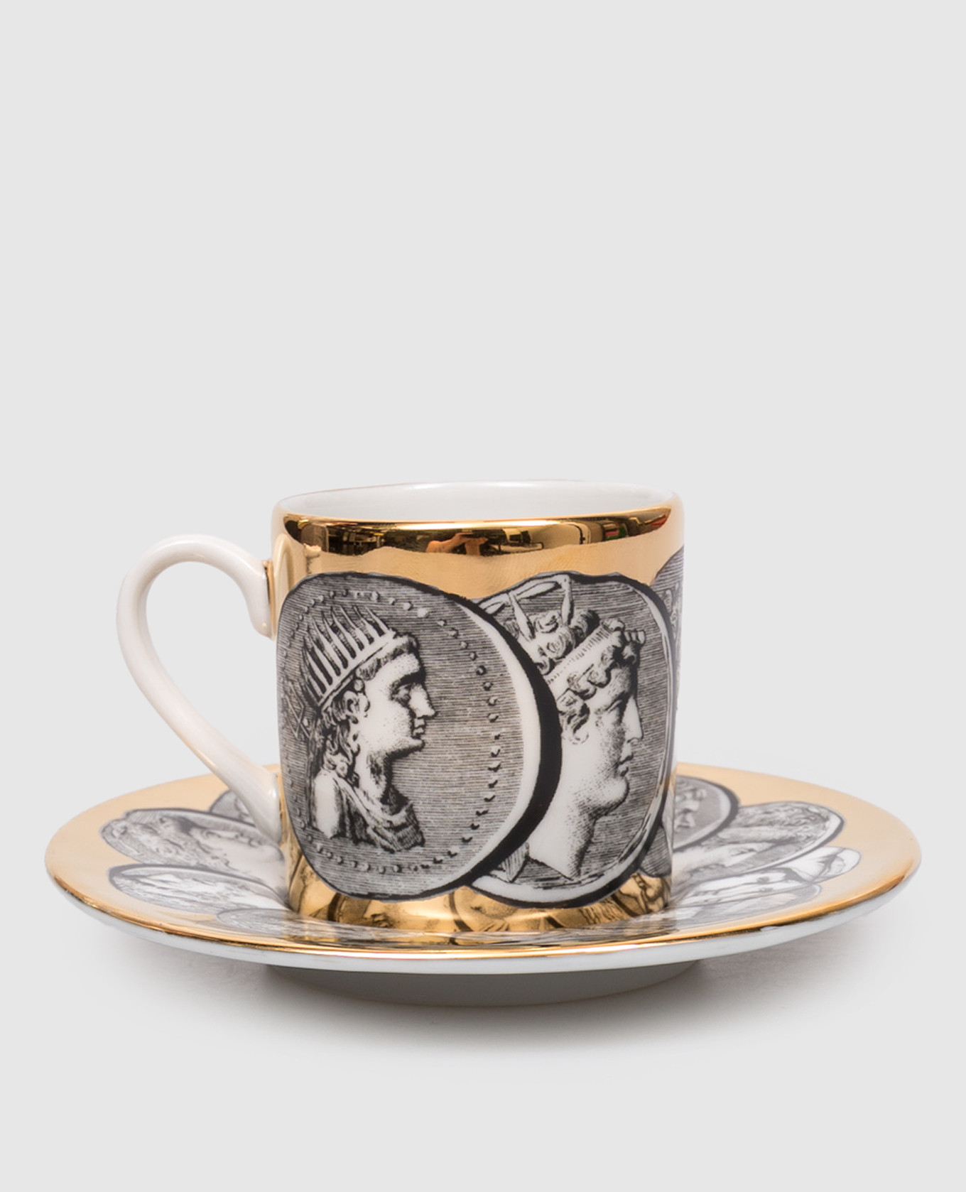 Tazza da caffè in porcellana con piattino Cammei