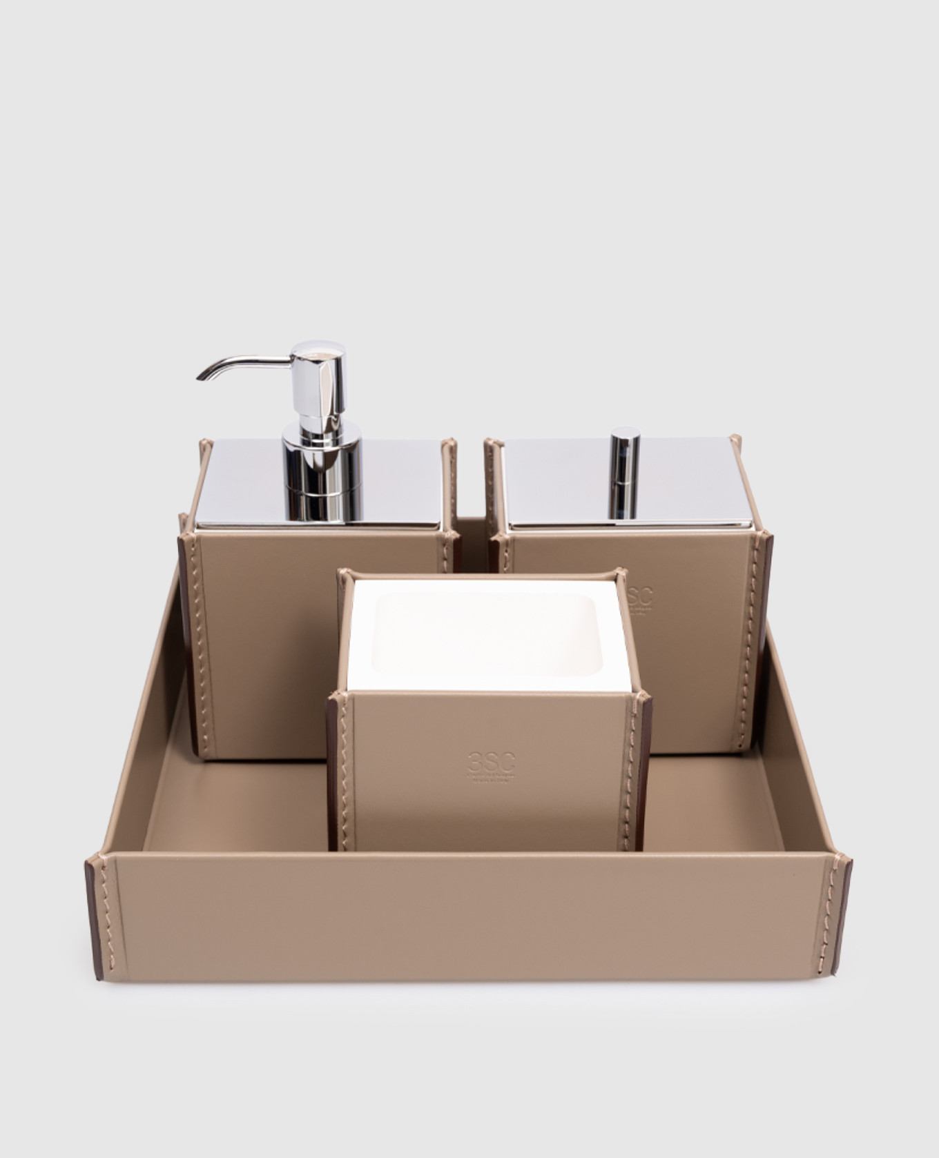 

MERIDIEN leather bathroom set with dispenser, glass, organizer and stand Treesseci, Beige