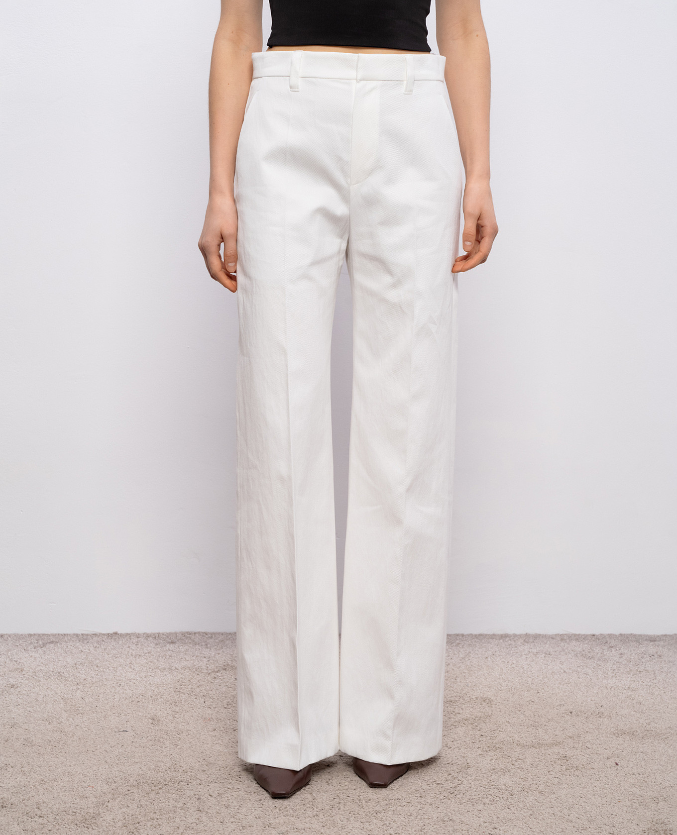 White pants with a monil chain Brunello Cucinelli 3