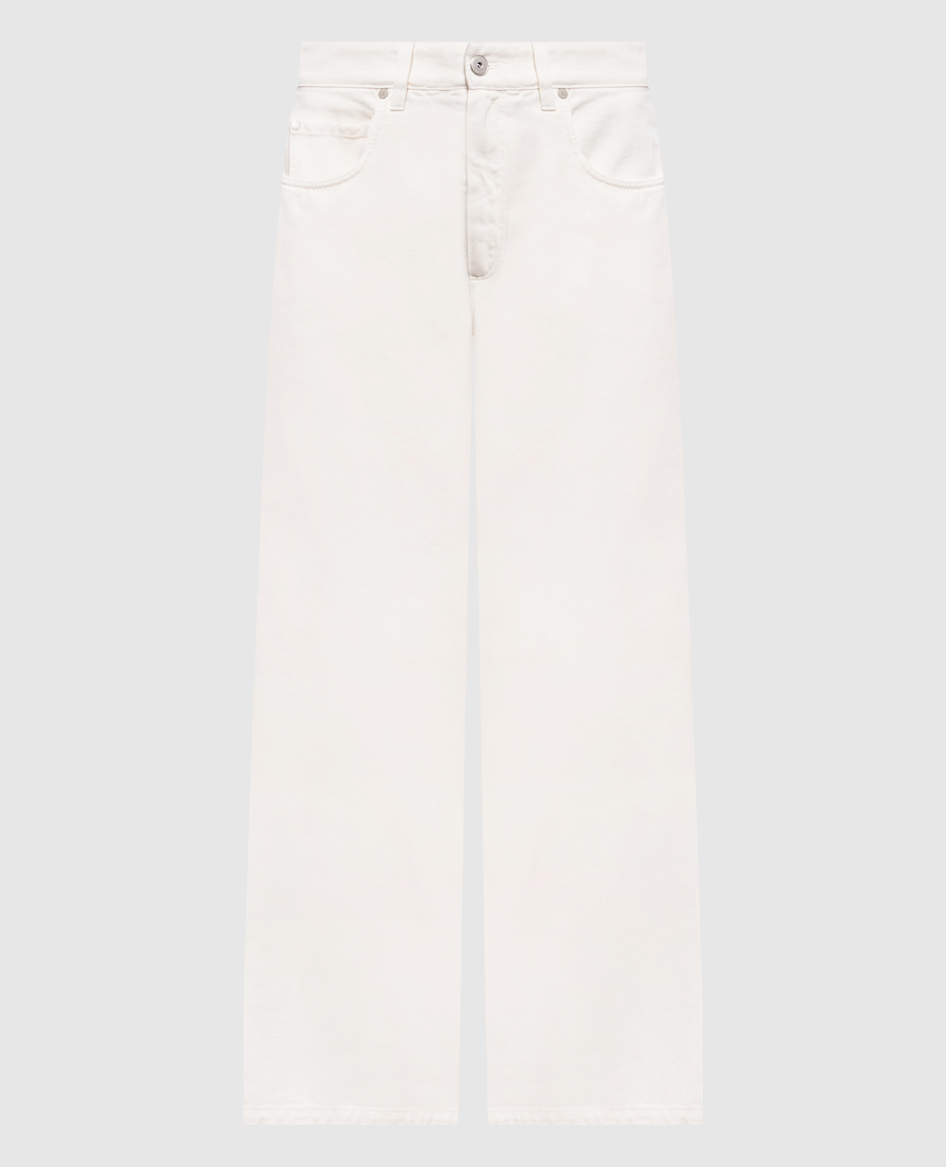 Ivory jeans with a monil chain