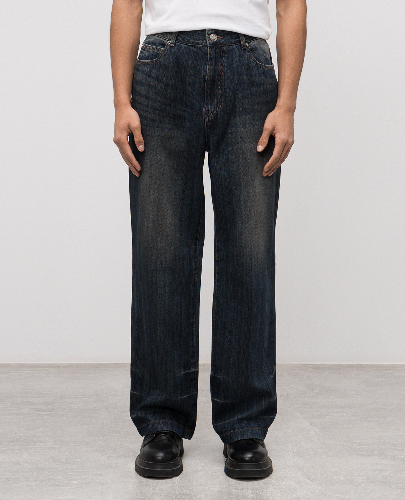 Blue jeans with a worn effect Juun.j 3