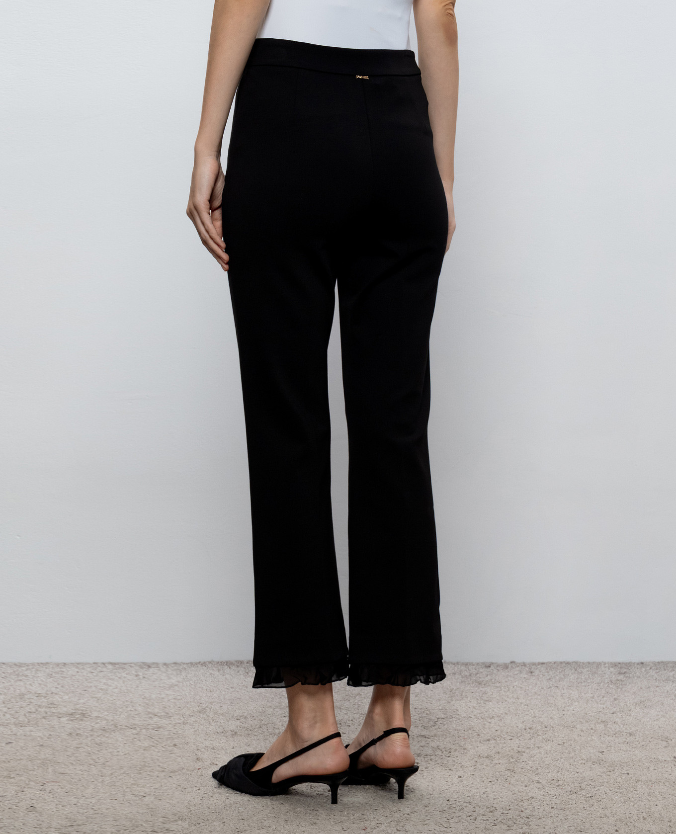 Black pants with ruffles Twinset 4