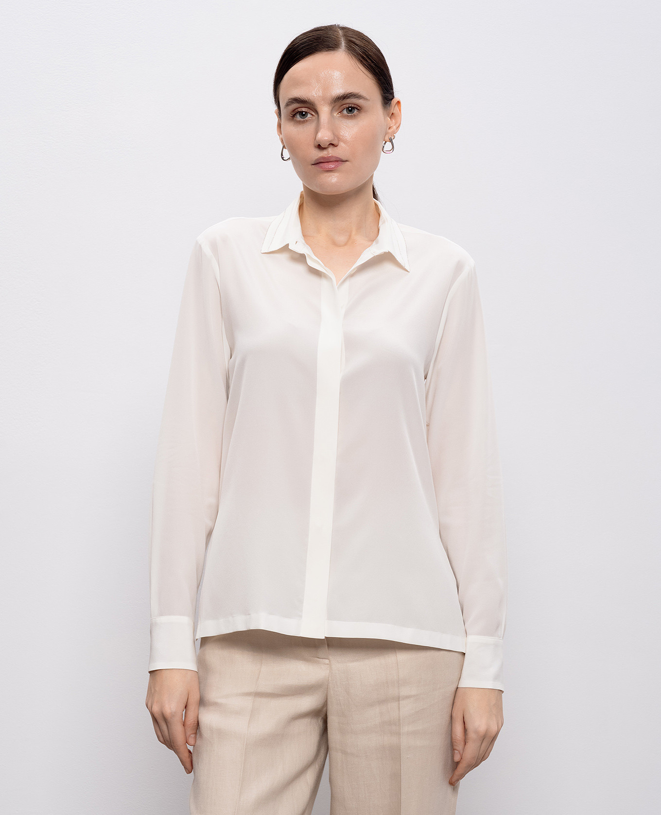 White silk blouse with monil chain Peserico 3