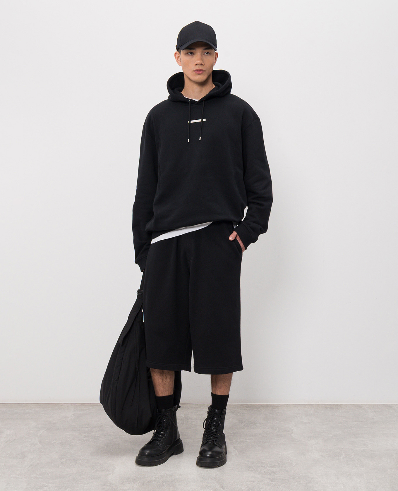 

Black Bermuda shorts PLANNAR Heliot Emil