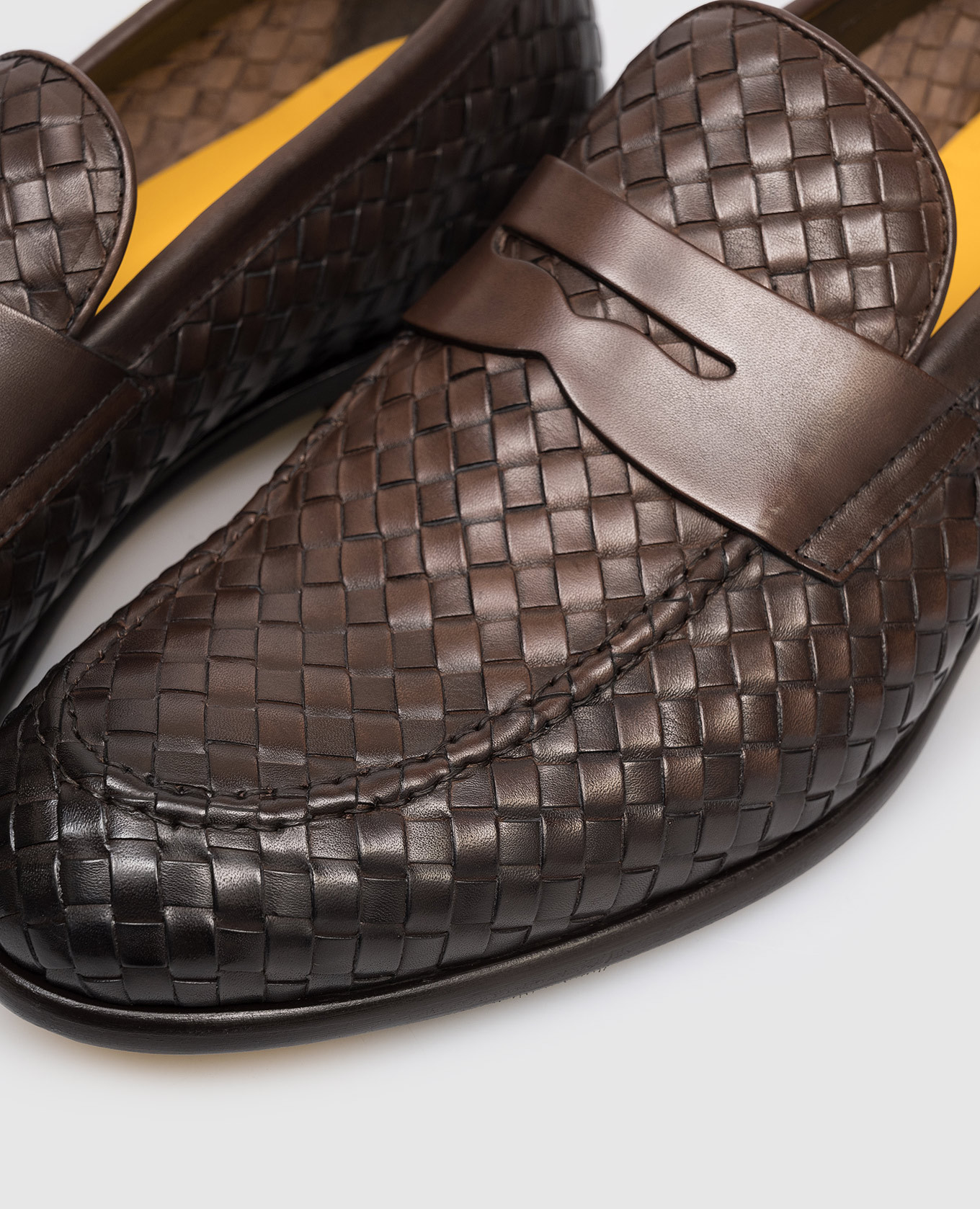 

Brown leather loafers with weaving Doucal's