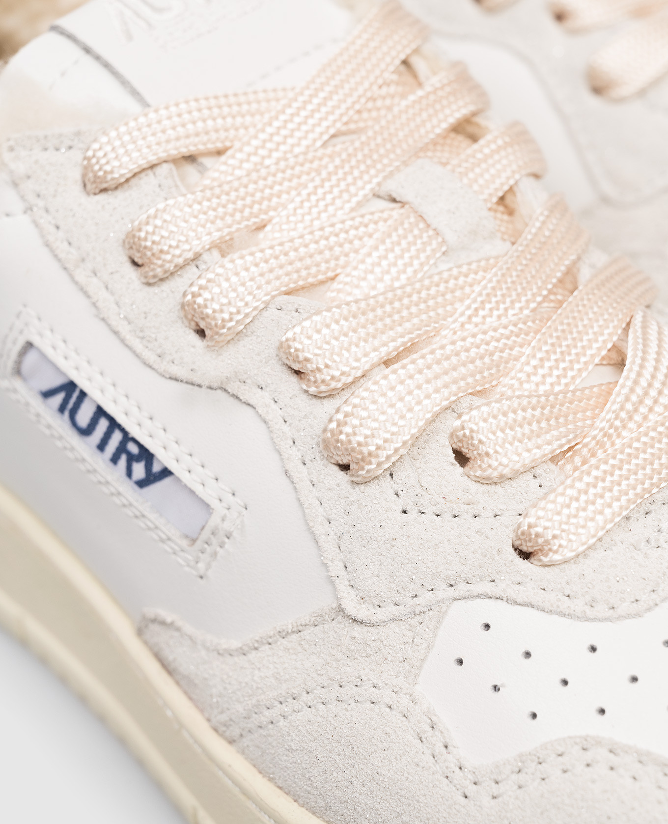 

Medalist Low White Leather Sneakers with Fur AUTRY