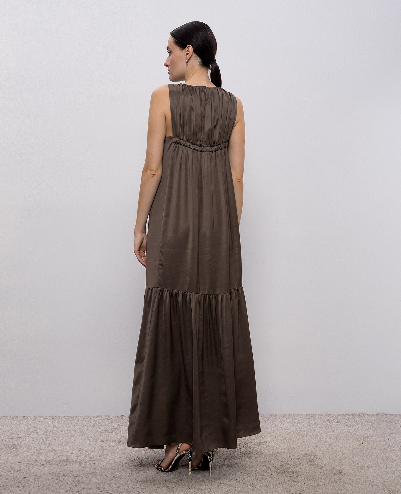 

Brown maxi dress with monil chain Peserico