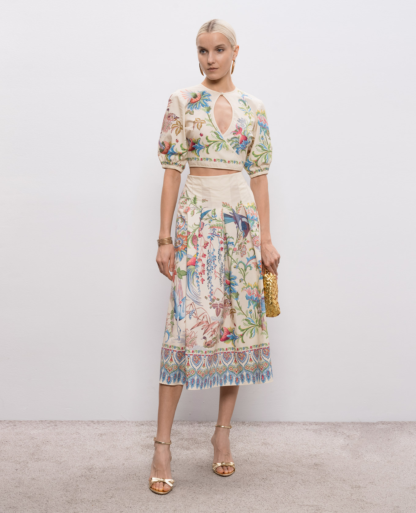 

Beige dress with a neckline in a floral print Etro