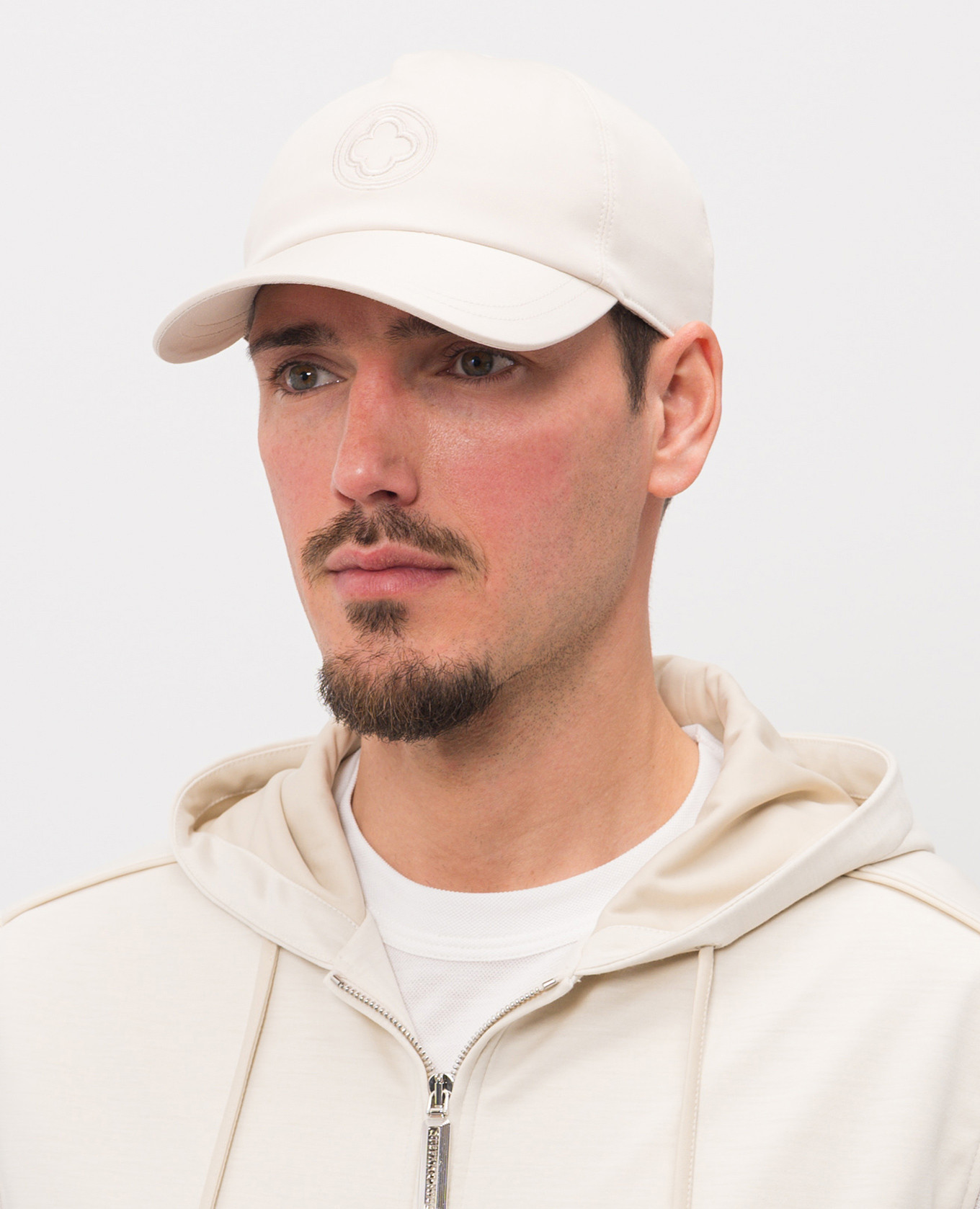 White cap with embroidered emblem Peserico 2