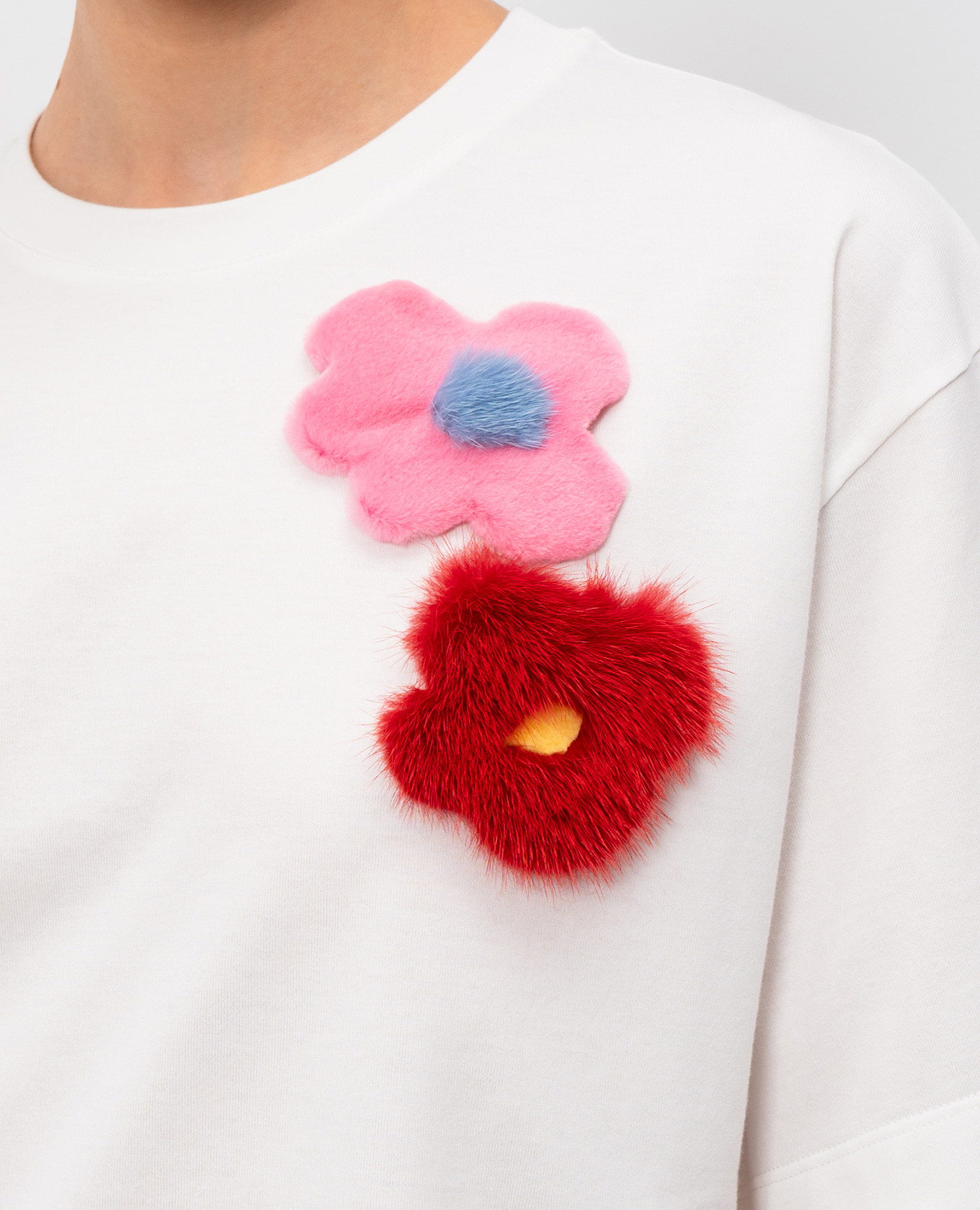 White T-shirt with brooches Fendi 5