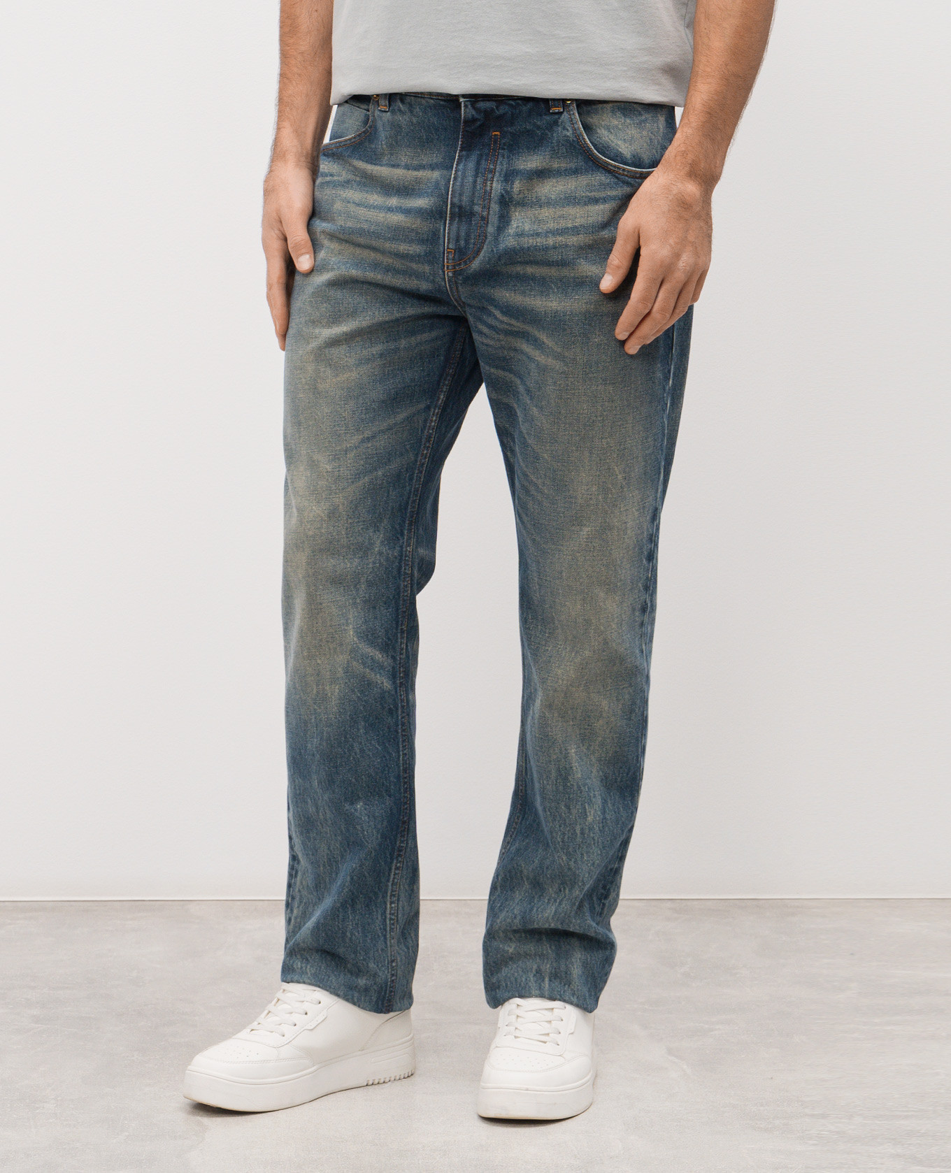 

Blue jeans with logo patch Balmain