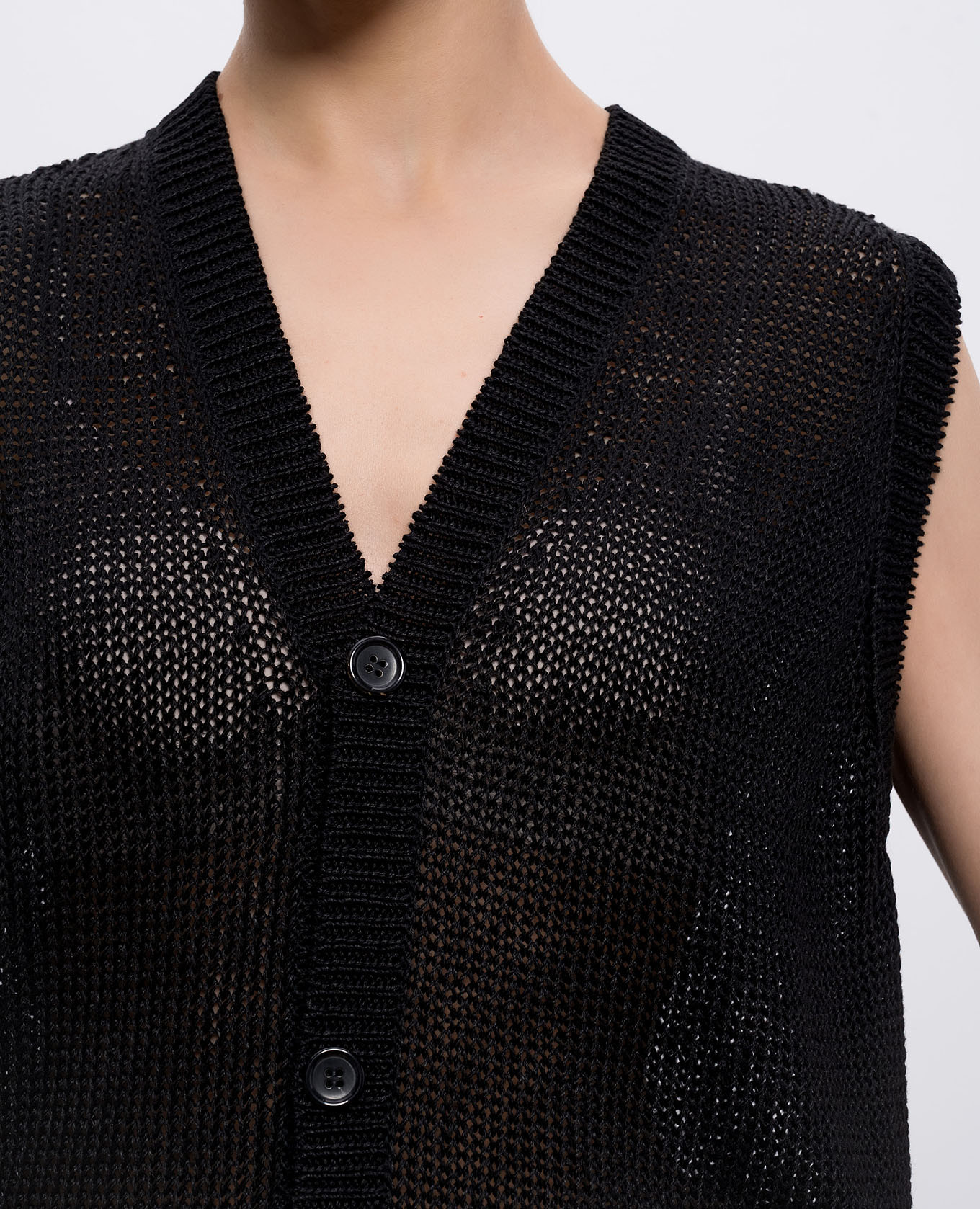 

Black elongated linen vest Intoca