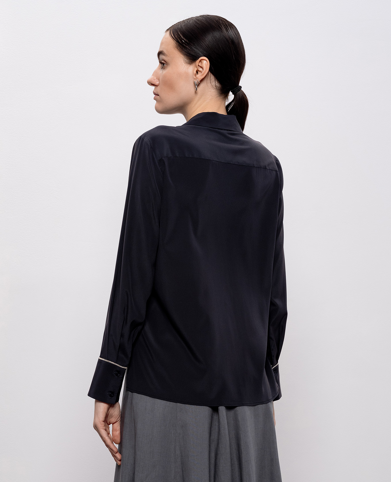 Blue silk blouse with monil chain Peserico 4