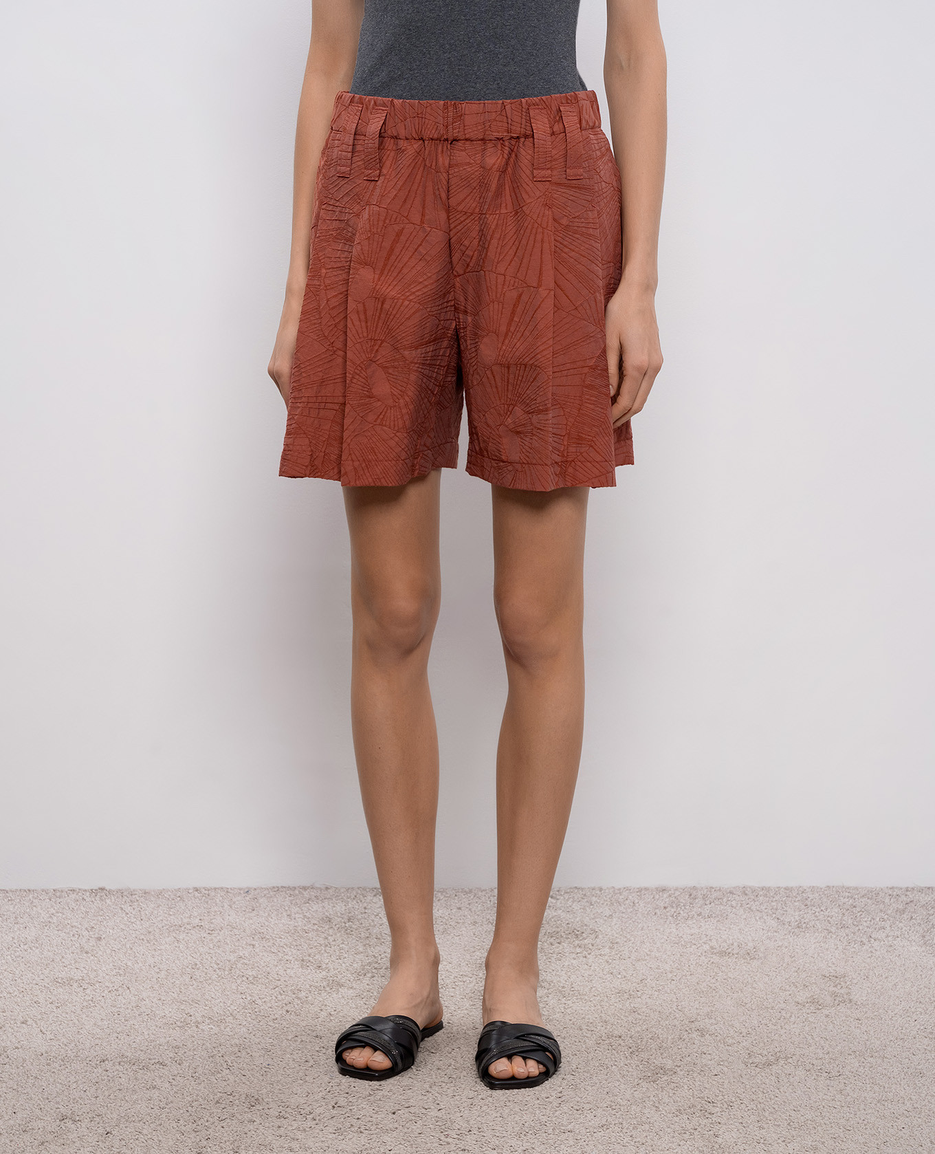 

Brown shorts with woven pattern Brunello Cucinelli