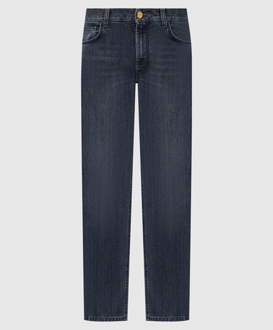 Blaue Jeans mit Logo-Aufnäher