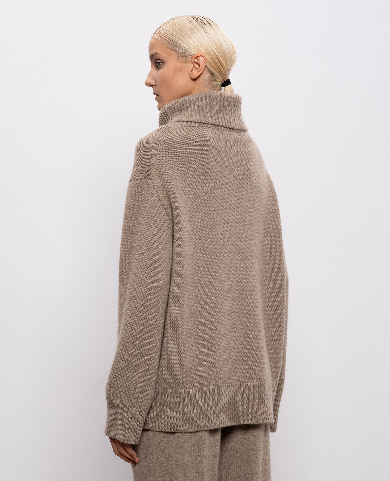 

Holly brown cashmere sweater LISA YANG