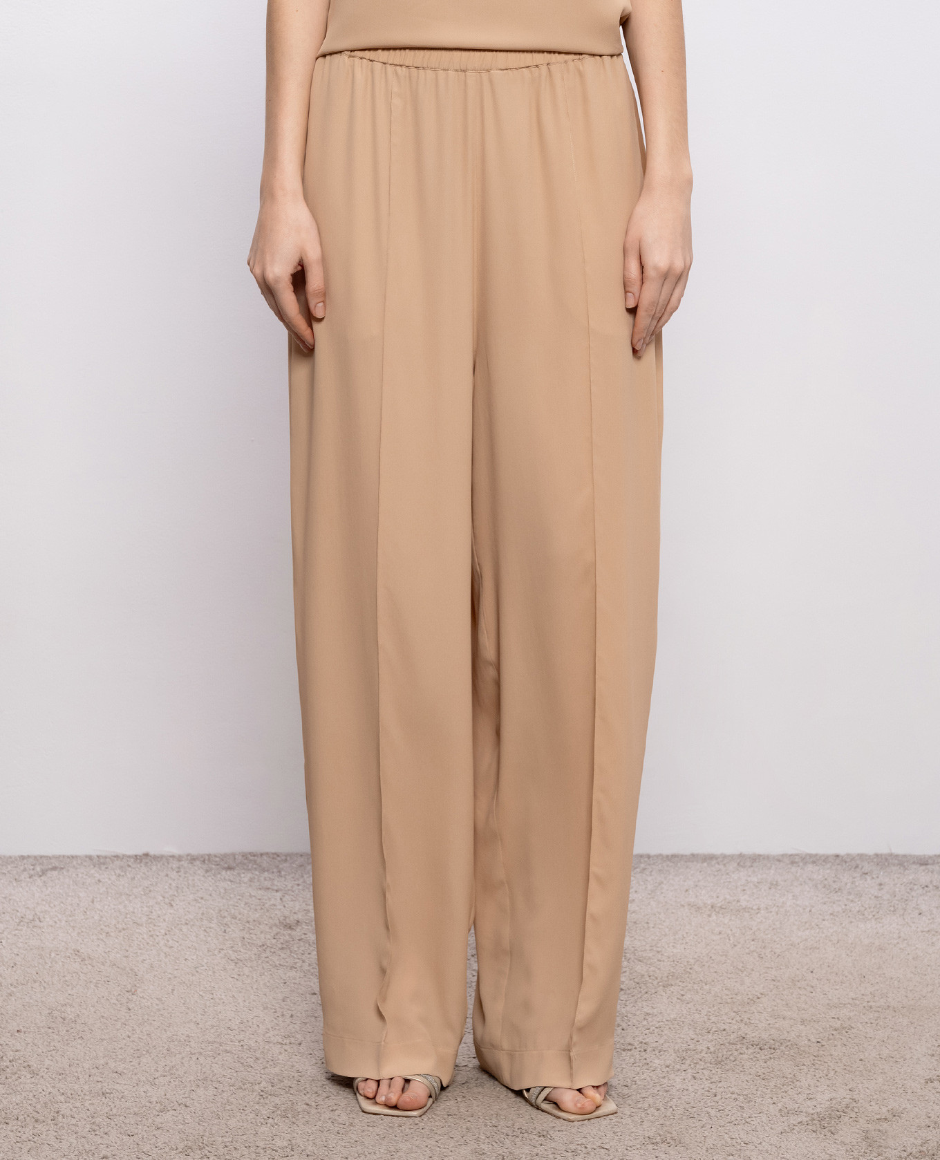 

Brown silk pants with monil chain Fabiana Filippi